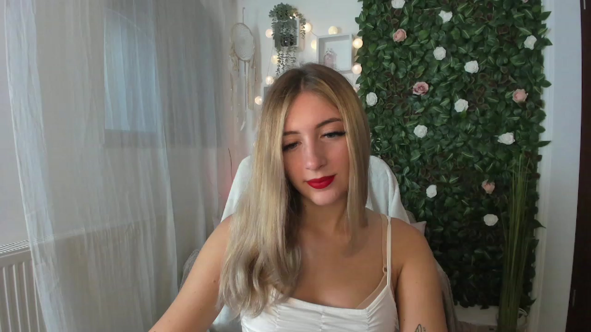 Gallery image thumbnail from Tina_Nappi18's myfreecams stream on, 07/24/2023, 16:25 image 17 of 20