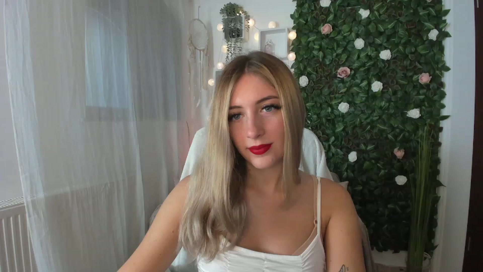 Gallery image thumbnail from Tina_Nappi18's myfreecams stream on, 07/24/2023, 16:25 image 14 of 20