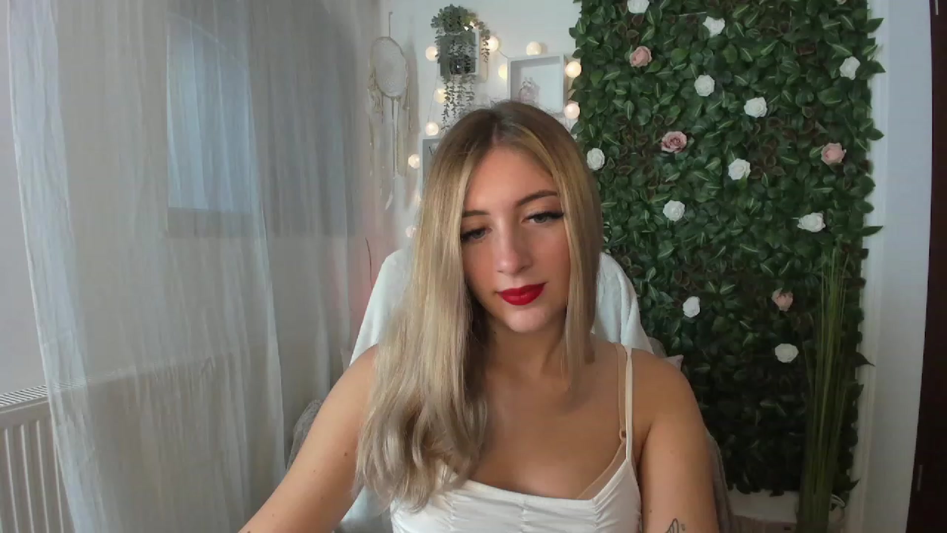 Gallery image thumbnail from Tina_Nappi18's myfreecams stream on, 07/24/2023, 16:25 image 15 of 20