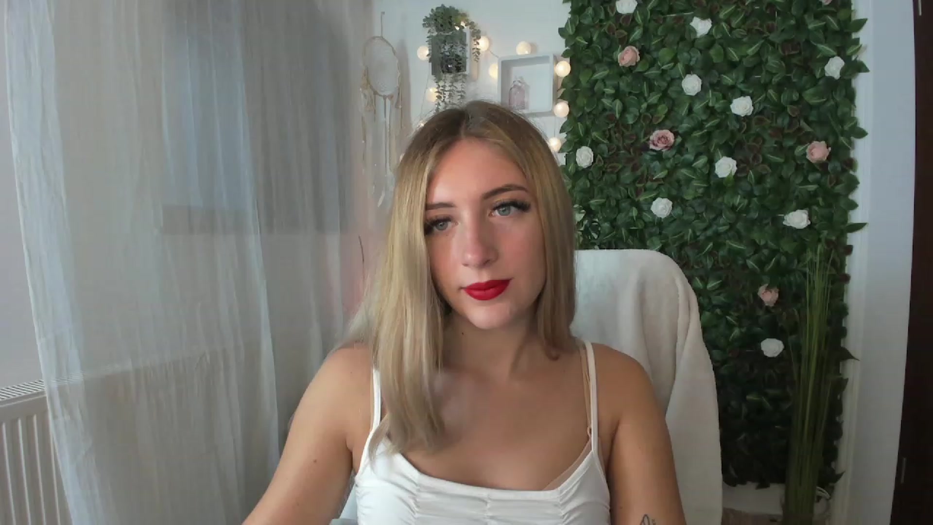 Gallery image thumbnail from Tina_Nappi18's myfreecams stream on, 07/24/2023, 17:12 image 3 of 20
