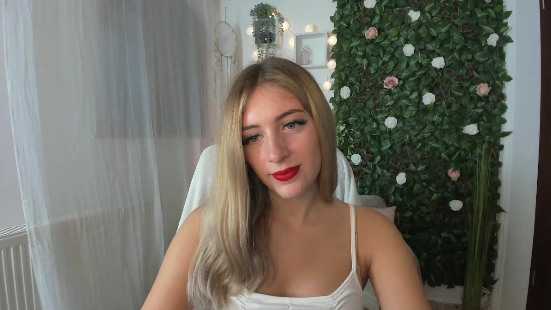 Gallery image thumbnail from Tina_Nappi18's myfreecams stream on, 07/24/2023, 17:47 image 9 of 20