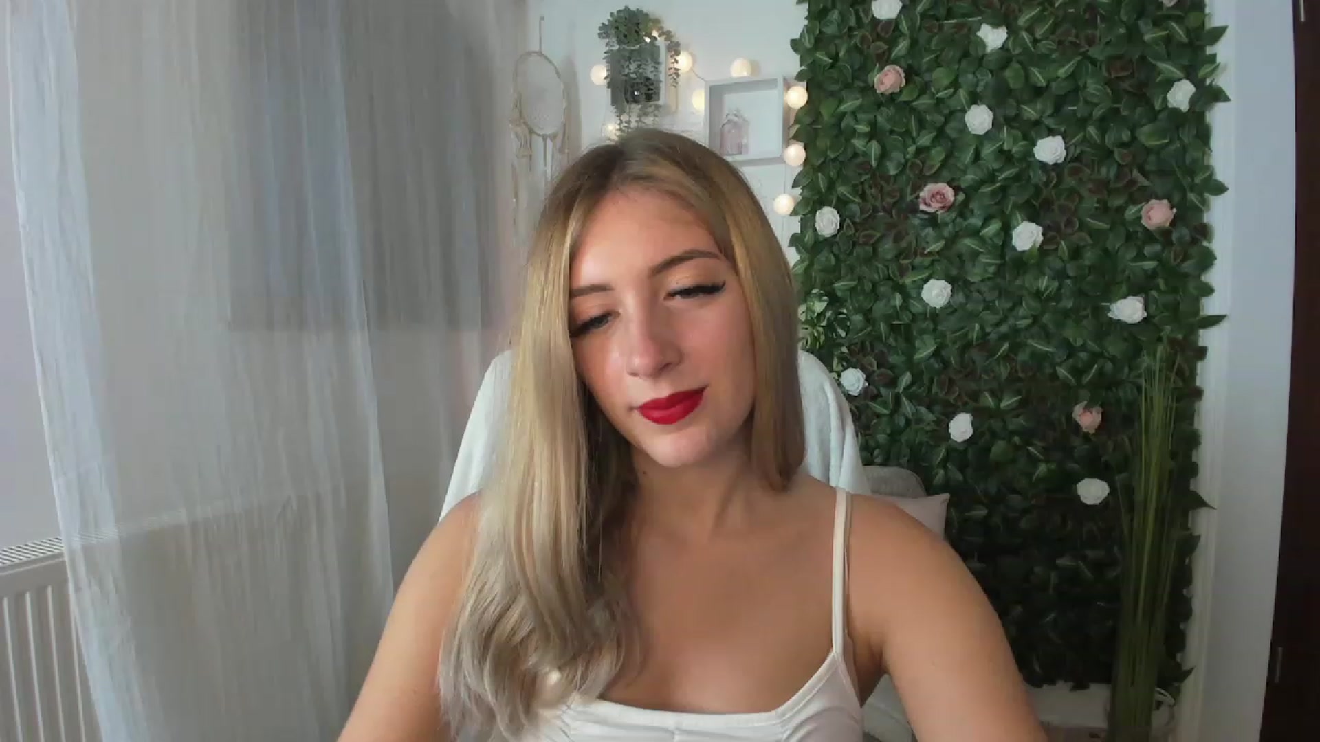 Gallery image thumbnail from Tina_Nappi18's myfreecams stream on, 07/24/2023, 17:47 image 14 of 20