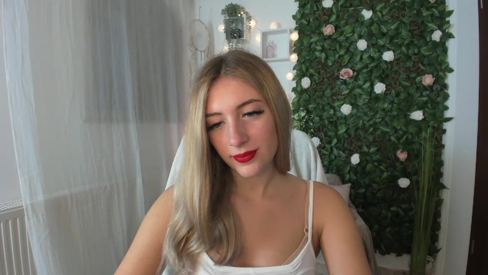 Gallery image thumbnail from Tina_Nappi18's myfreecams stream on, 07/24/2023, 18:16 image 10 of 20