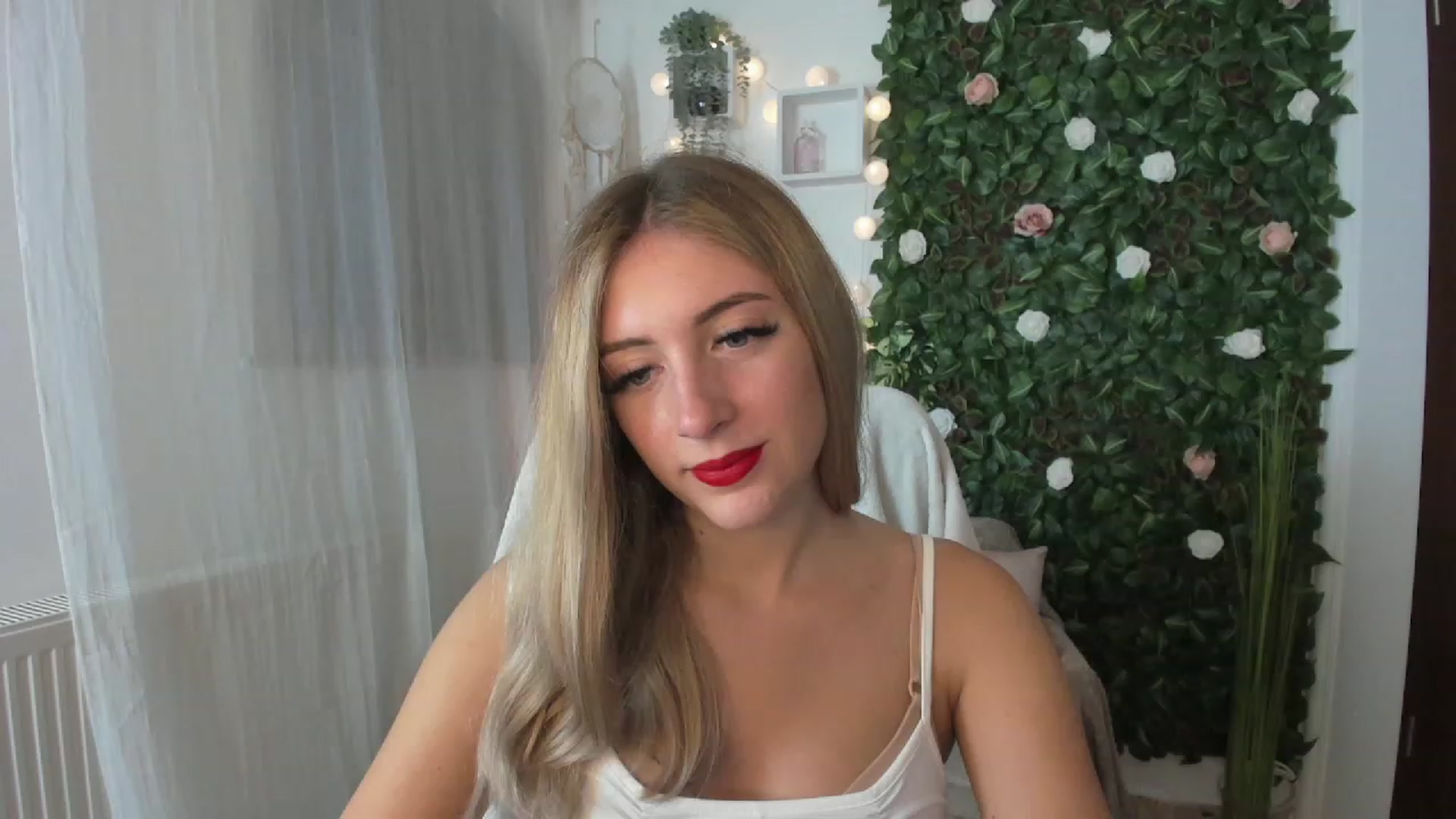 Gallery image thumbnail from Tina_Nappi18's myfreecams stream on, 07/24/2023, 18:16 image 7 of 20