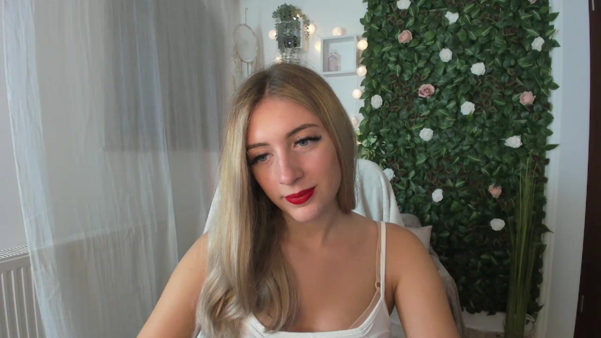 Gallery image thumbnail from Tina_Nappi18's myfreecams stream on, 07/24/2023, 18:16 image 8 of 20