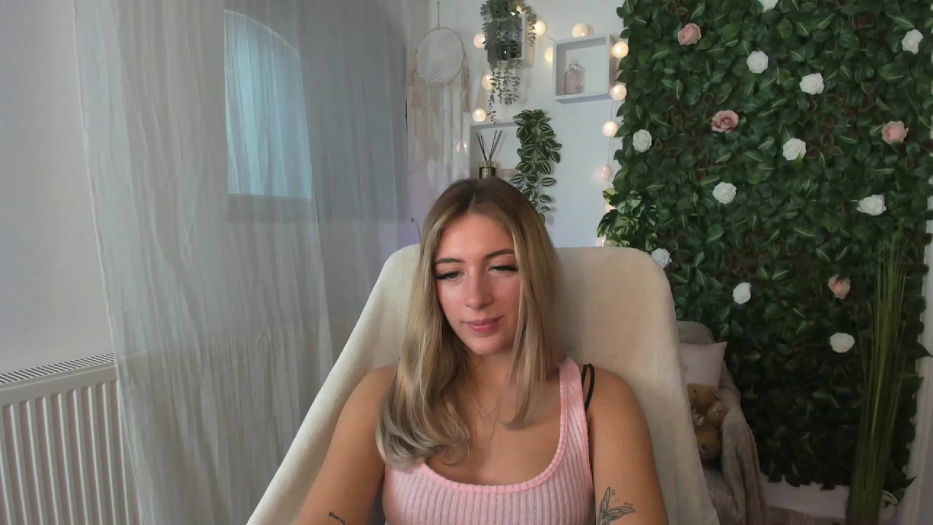Gallery image thumbnail from Tina_Nappi18's myfreecams stream on, 07/27/2023, 14:16 image 7 of 20