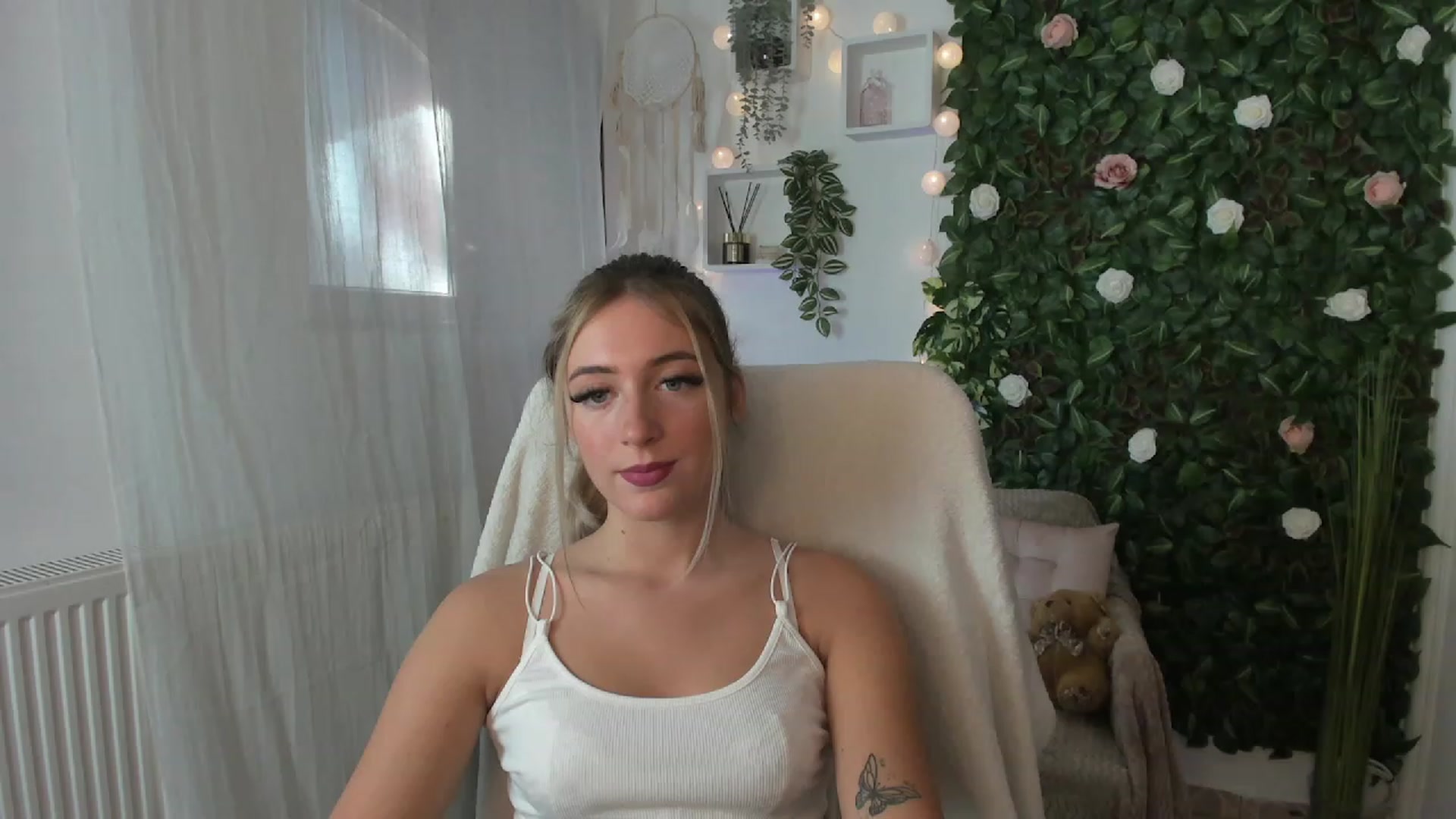 Gallery image thumbnail from Tina_Nappi18's myfreecams stream on, 07/28/2023, 15:37 image 2 of 20