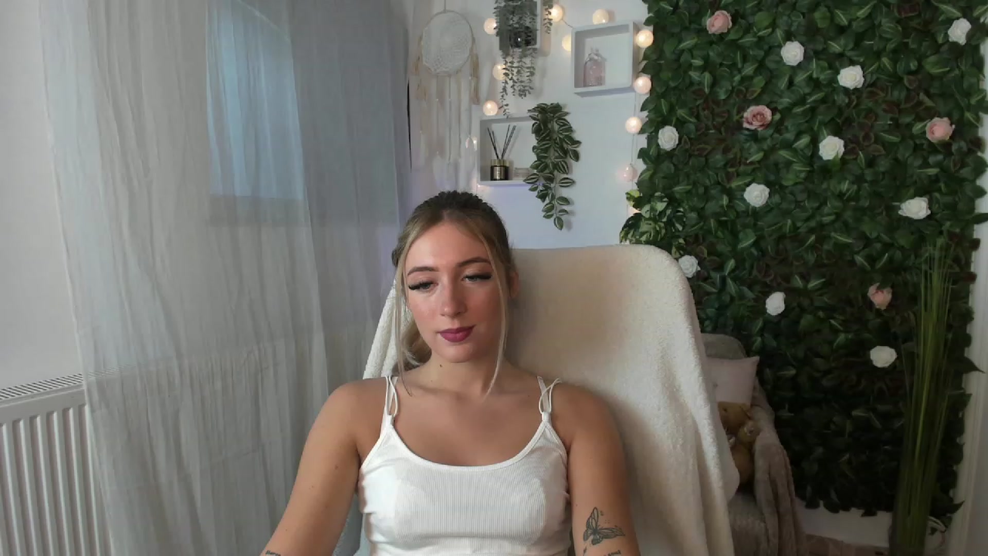 Gallery image thumbnail from Tina_Nappi18's myfreecams stream on, 07/28/2023, 15:37 image 18 of 20