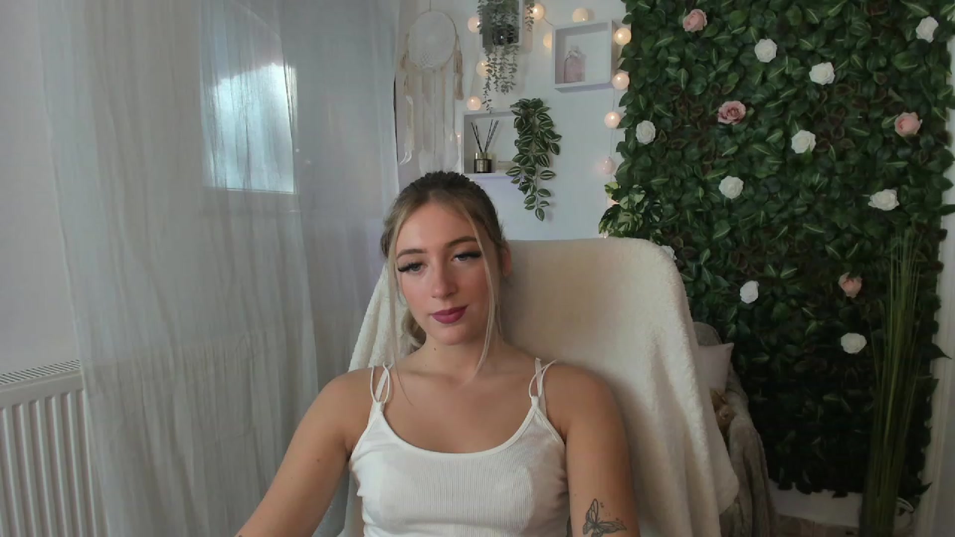 Gallery image thumbnail from Tina_Nappi18's myfreecams stream on, 07/28/2023, 15:37 image 7 of 20