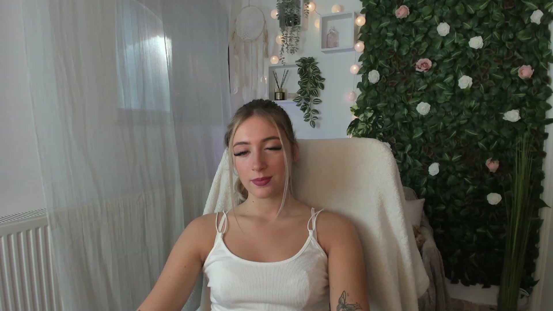 Gallery image thumbnail from Tina_Nappi18's myfreecams stream on, 07/28/2023, 15:37 image 8 of 20