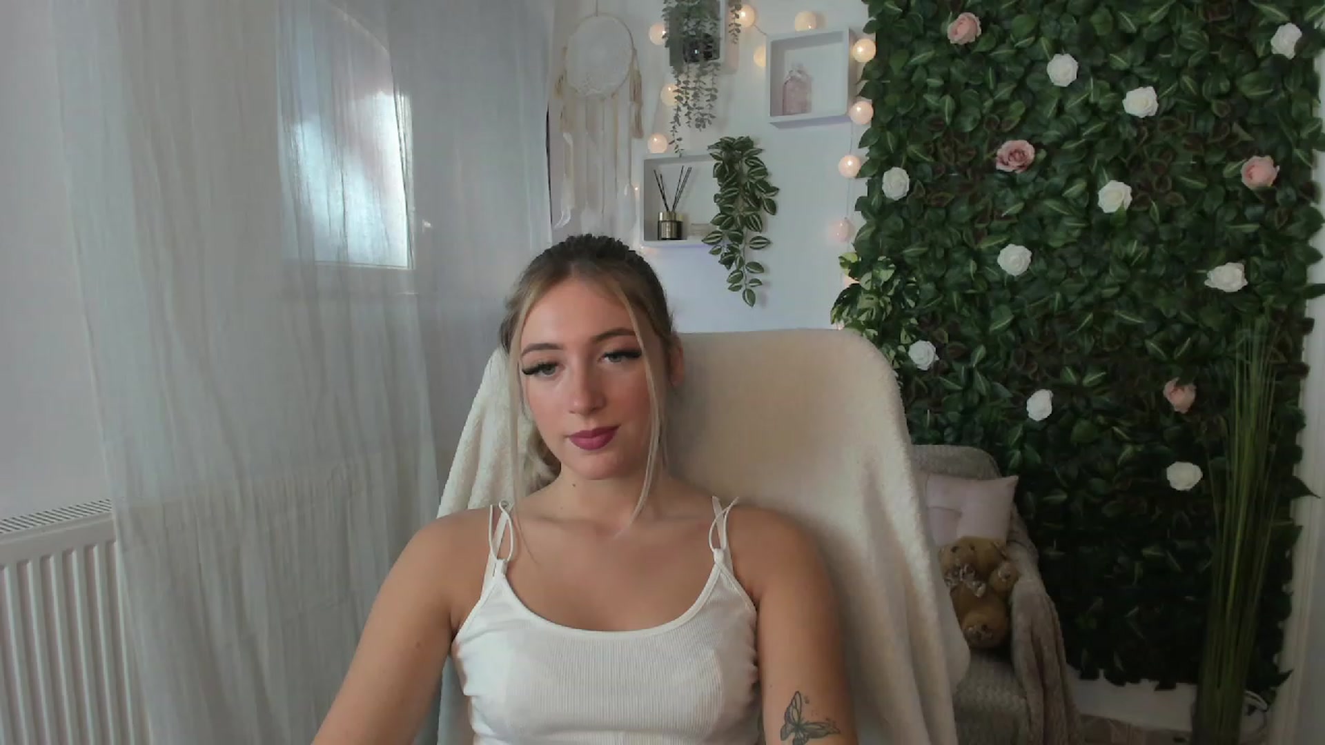 Gallery image thumbnail from Tina_Nappi18's myfreecams stream on, 07/28/2023, 15:37 image 5 of 20