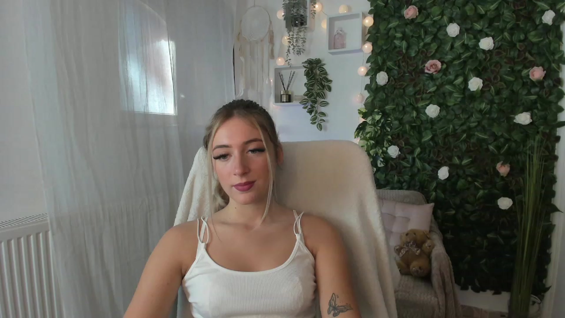 Gallery image thumbnail from Tina_Nappi18's myfreecams stream on, 07/28/2023, 15:37 image 4 of 20
