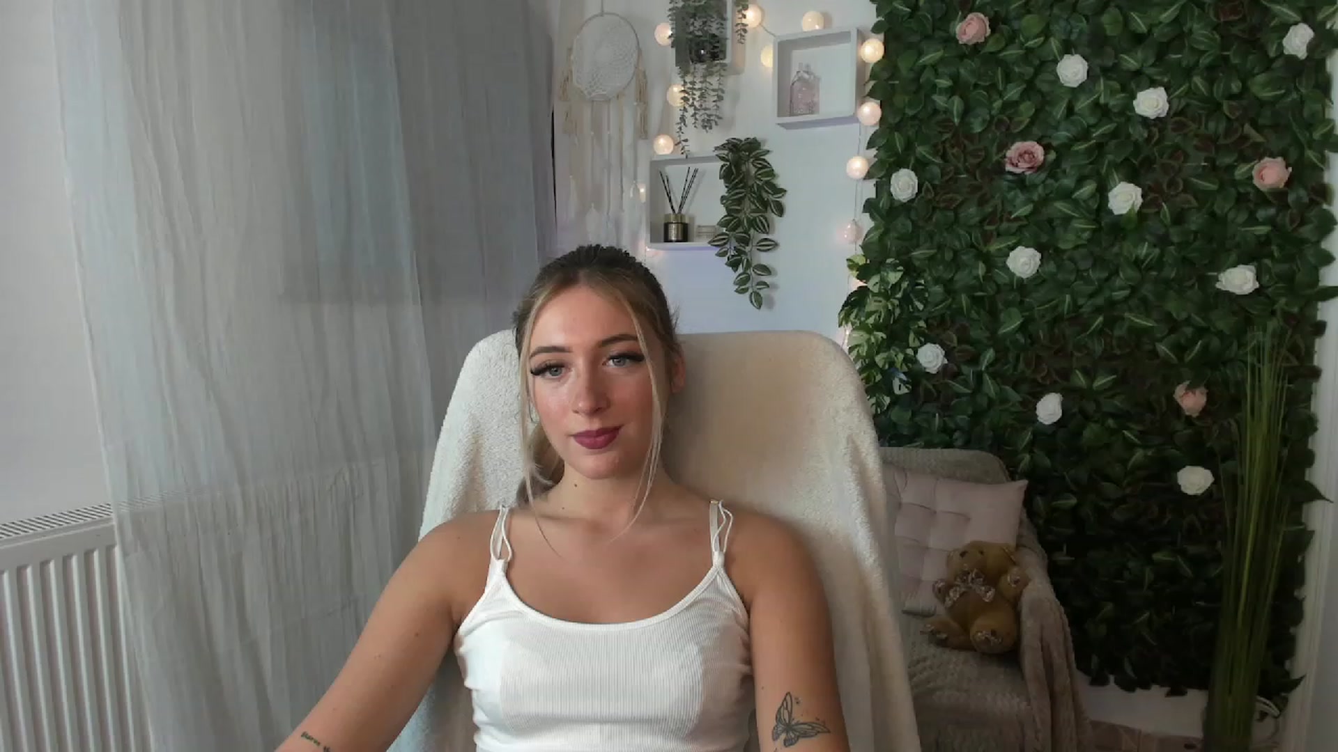 Gallery image thumbnail from Tina_Nappi18's myfreecams stream on, 07/28/2023, 17:03 image 7 of 20