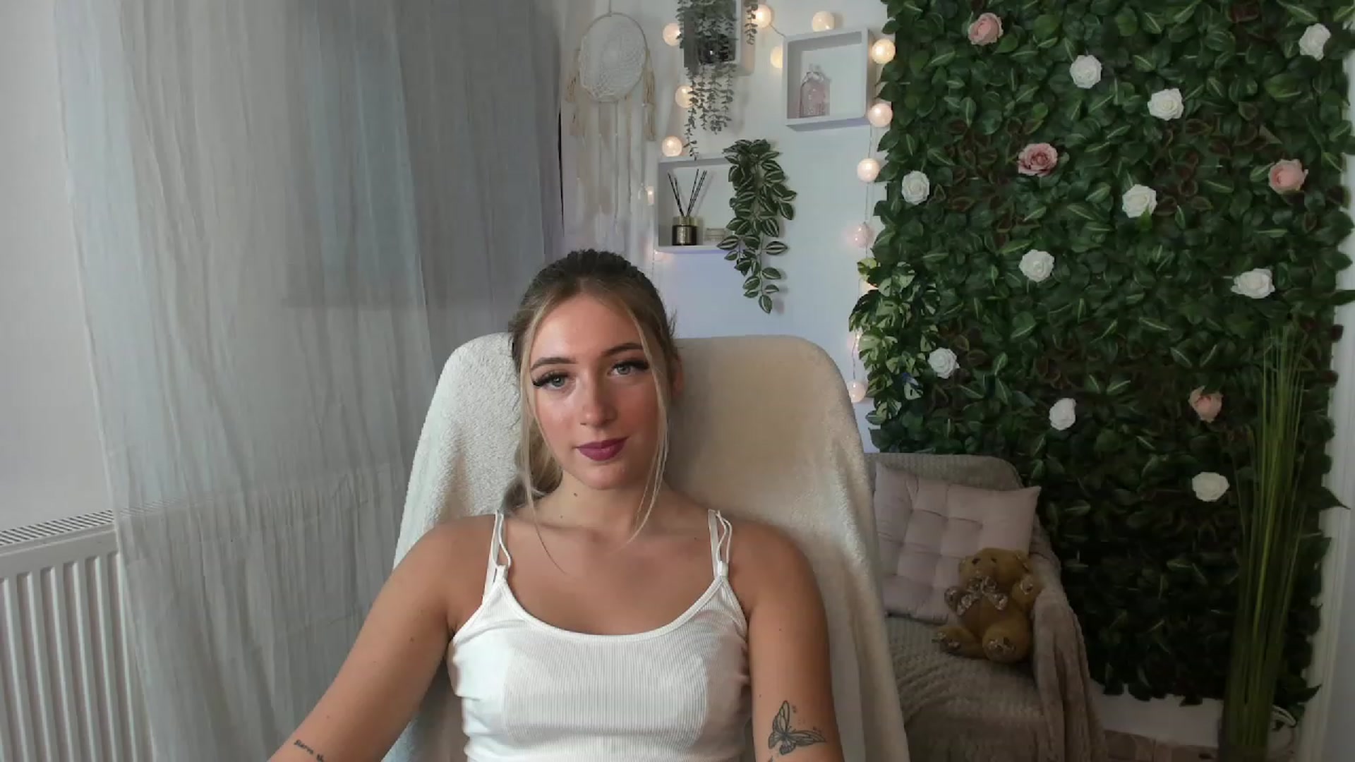 Gallery image thumbnail from Tina_Nappi18's myfreecams stream on, 07/28/2023, 17:03 image 9 of 20