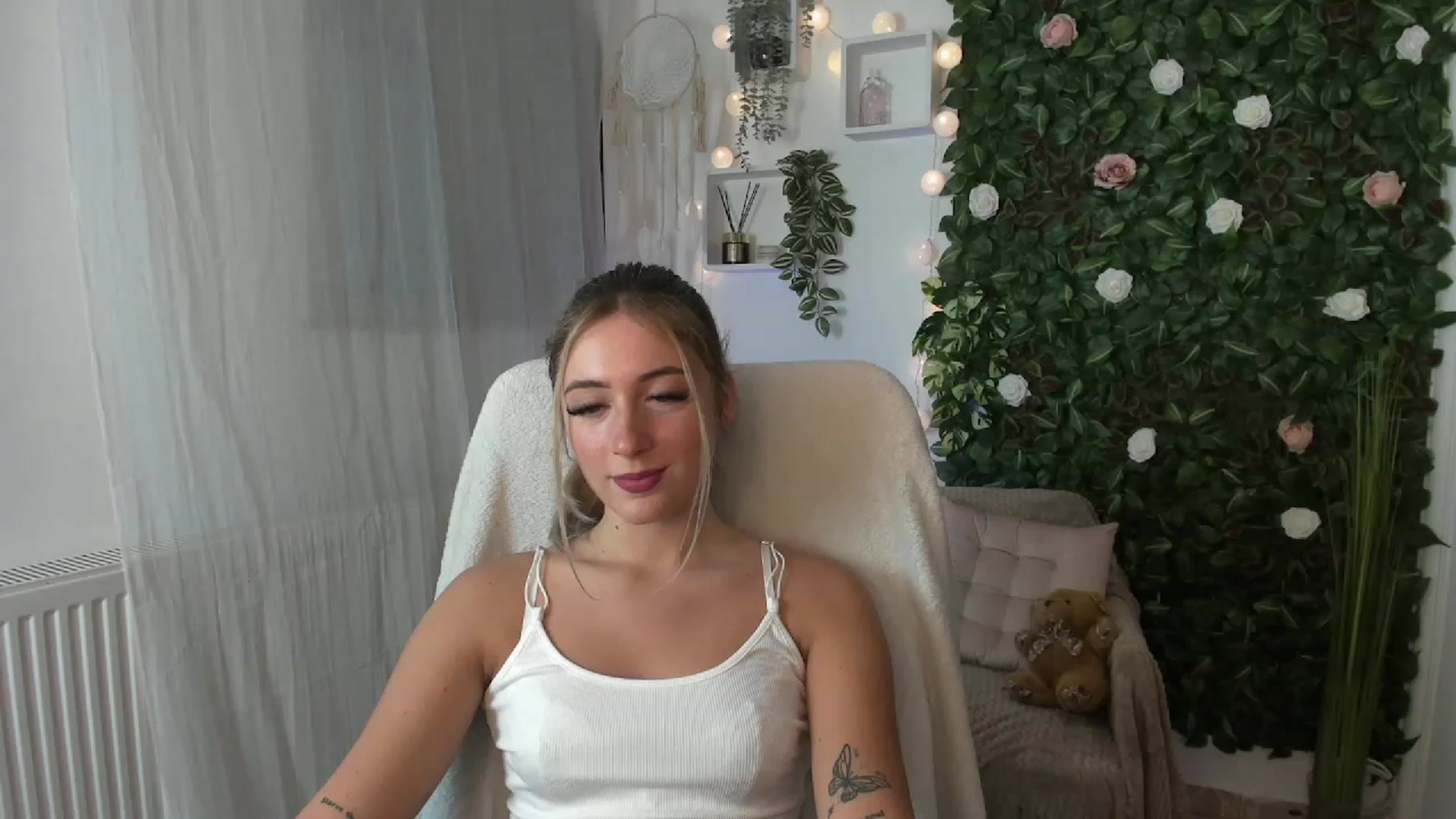 Gallery image thumbnail from Tina_Nappi18's myfreecams stream on, 07/28/2023, 17:03 image 3 of 20
