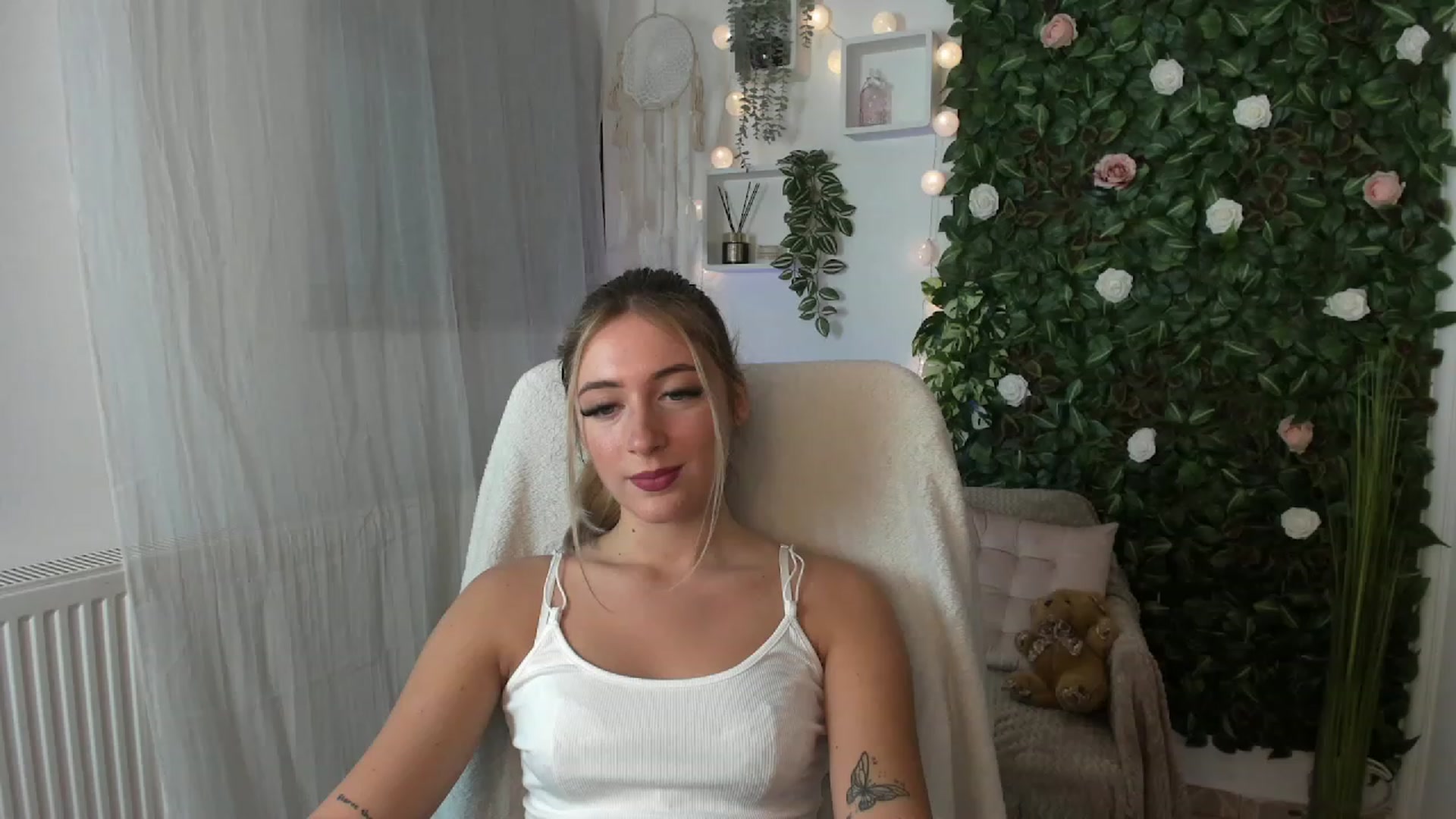 Gallery image thumbnail from Tina_Nappi18's myfreecams stream on, 07/28/2023, 17:03 image 5 of 20