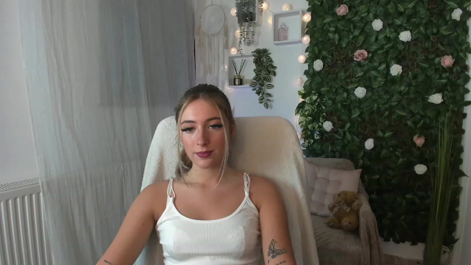 Gallery image thumbnail from Tina_Nappi18's myfreecams stream on, 07/28/2023, 17:03 image 1 of 20