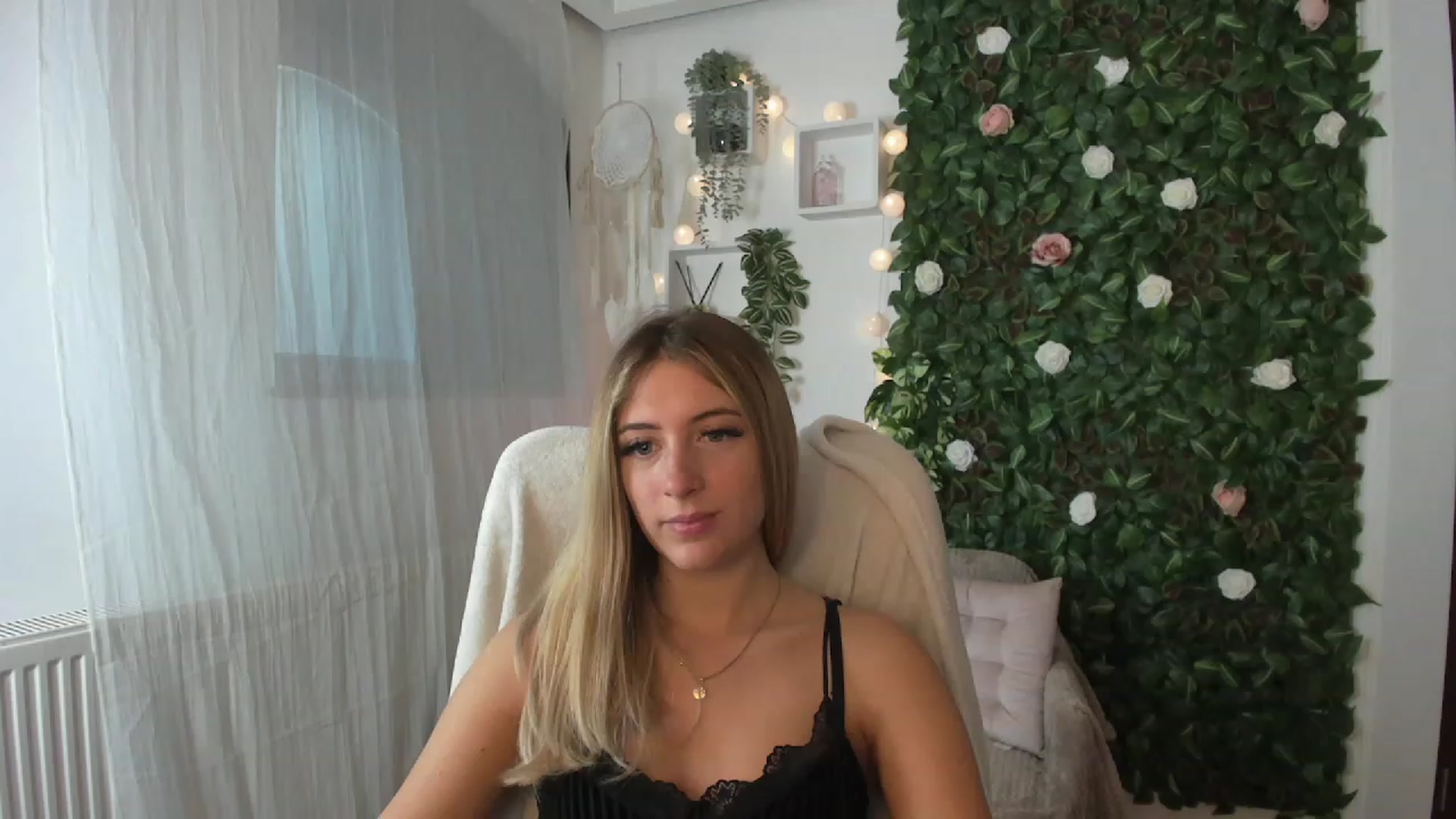 Gallery image thumbnail from Tina_Nappi18's myfreecams stream on, 08/03/2023, 13:52 image 9 of 20