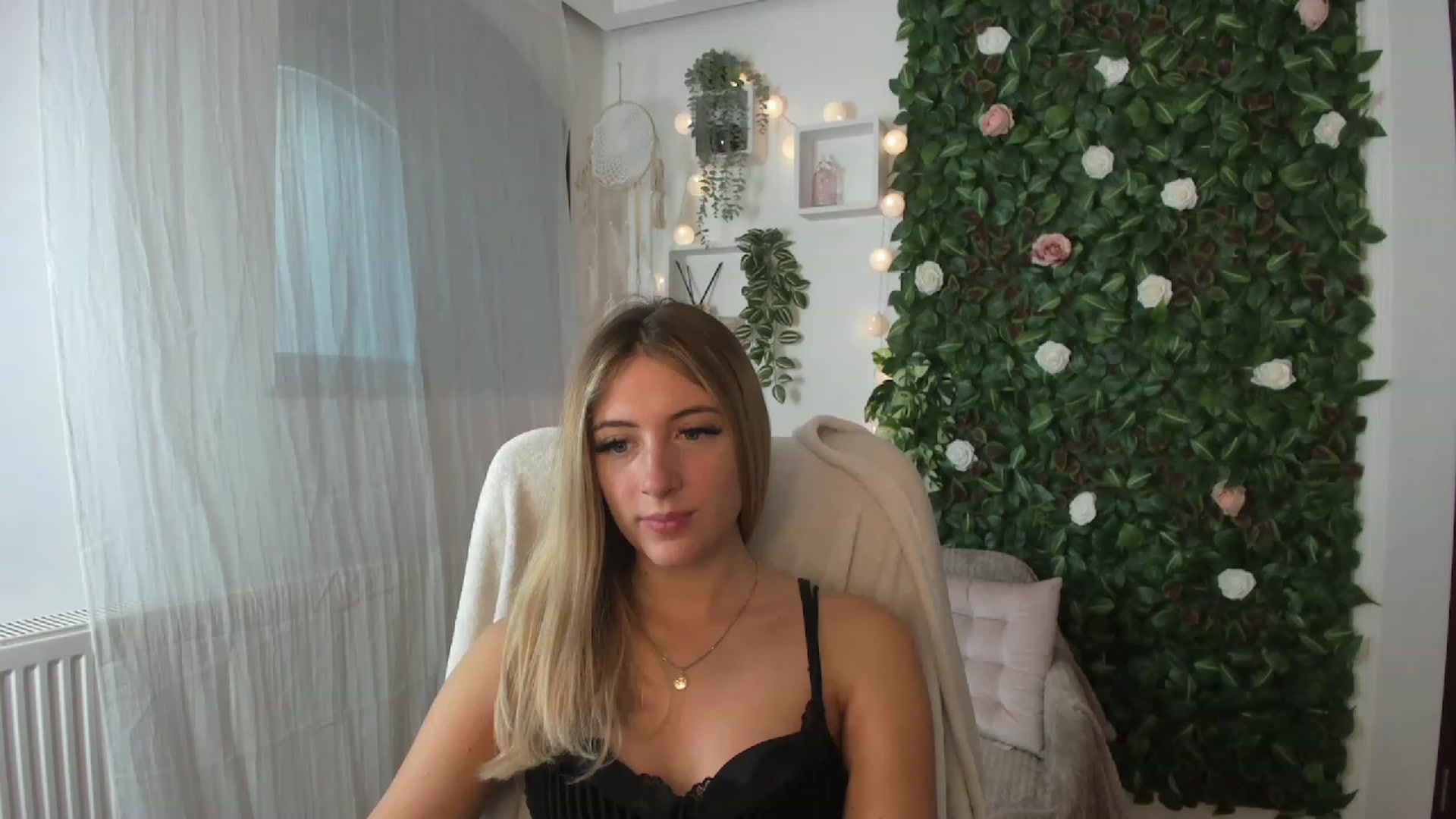 Gallery image thumbnail from Tina_Nappi18's myfreecams stream on, 08/03/2023, 13:52 image 4 of 20