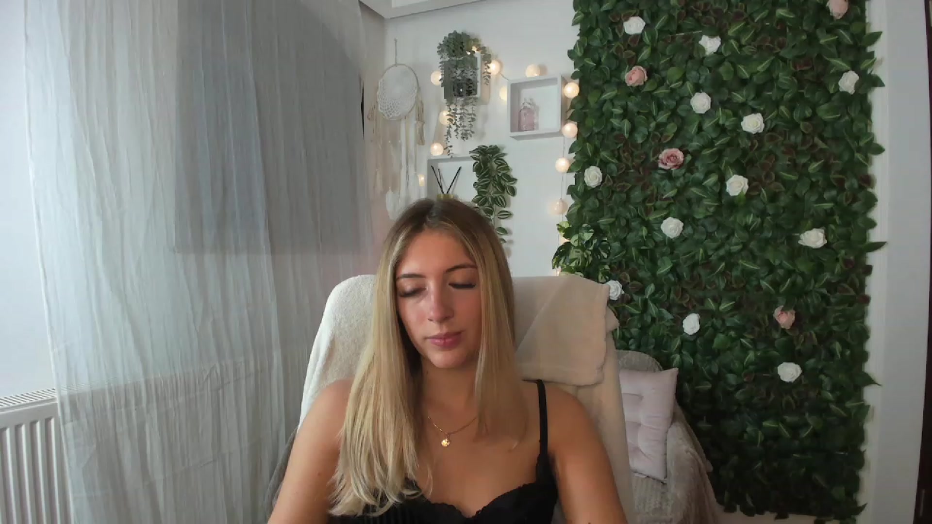 Gallery image thumbnail from Tina_Nappi18's myfreecams stream on, 08/03/2023, 17:33 image 20 of 20