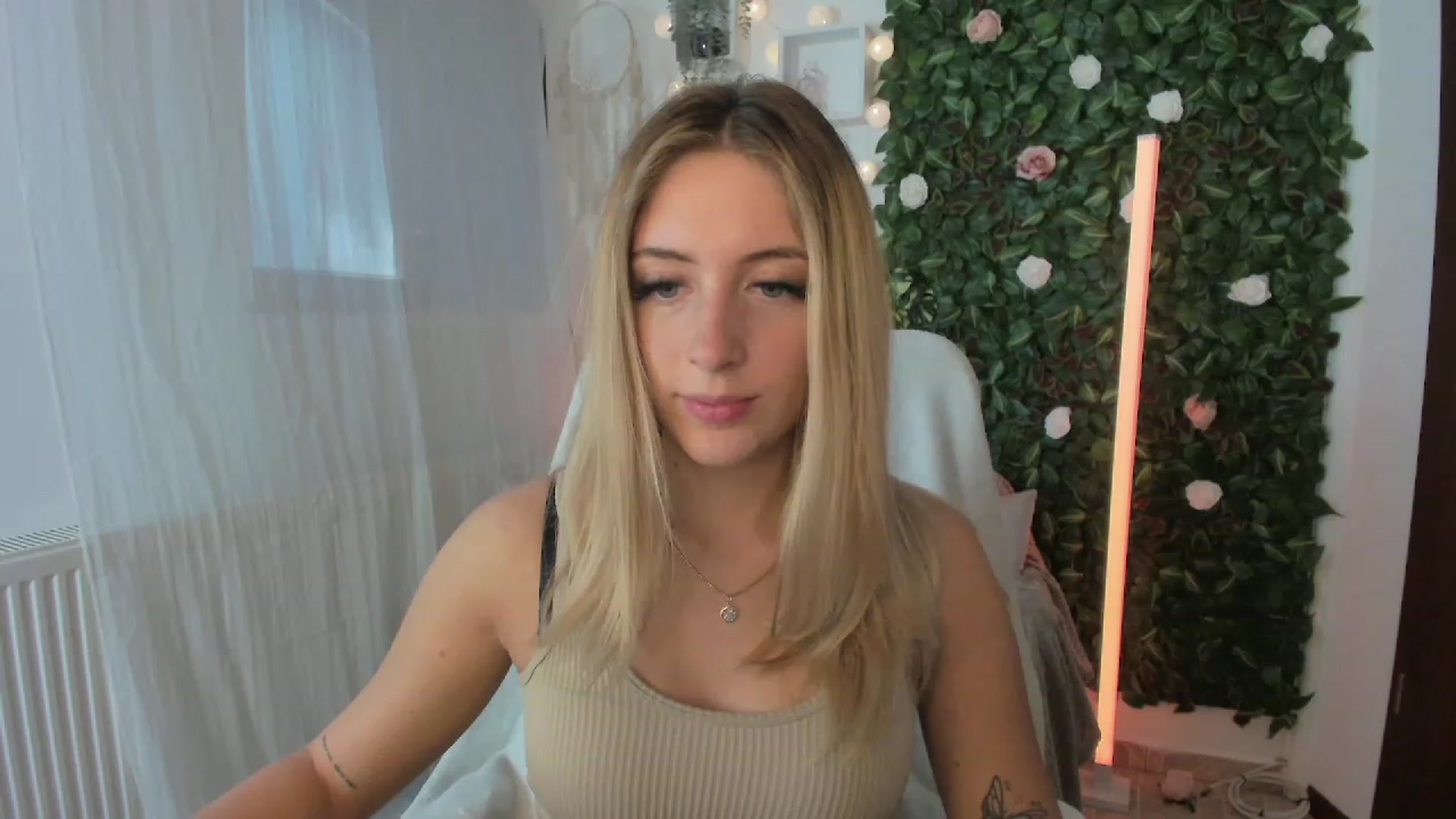 Gallery image thumbnail from Tina_Nappi18's myfreecams stream on, 08/04/2023, 14:52 image 3 of 20