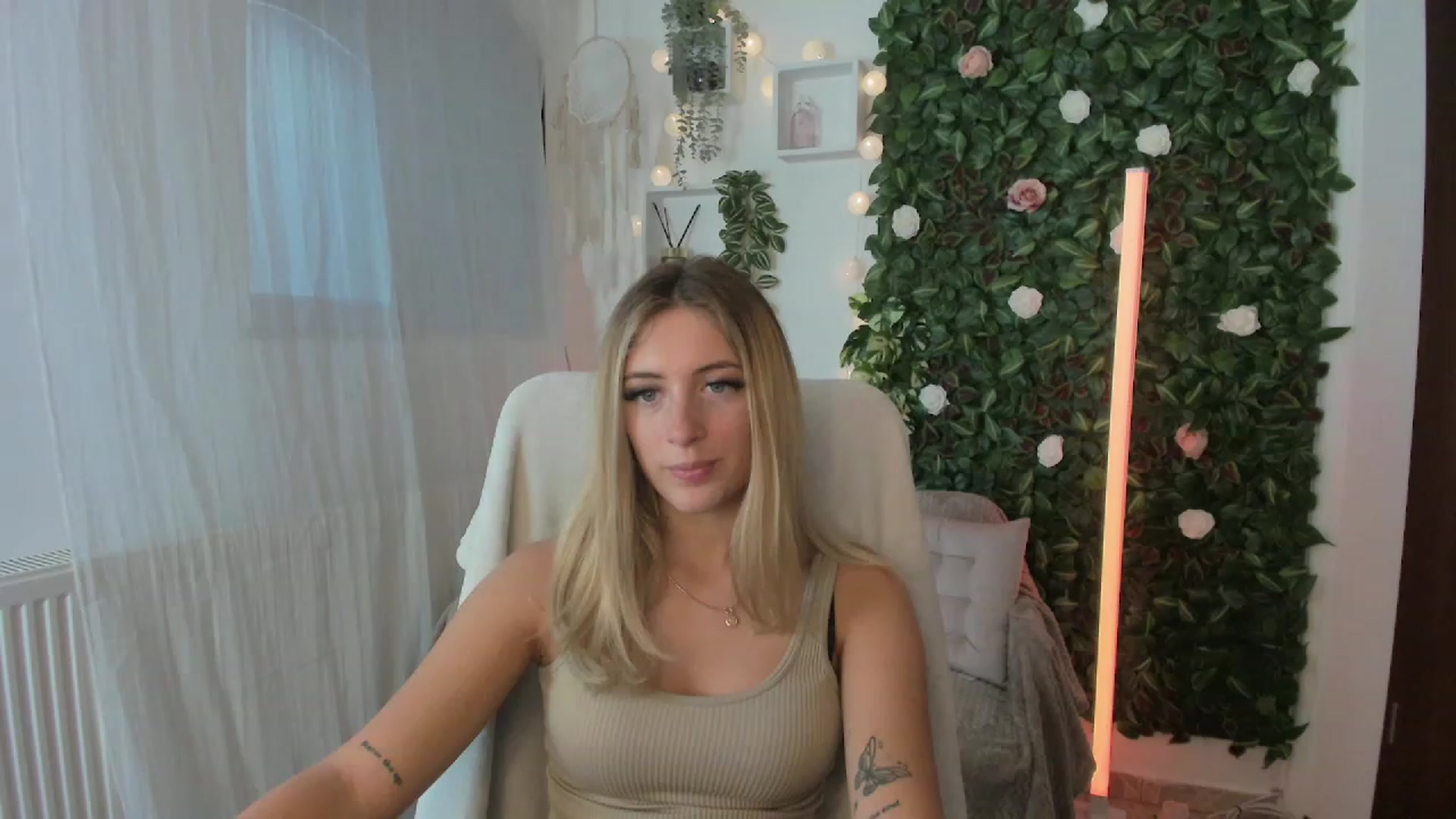Gallery image thumbnail from Tina_Nappi18's myfreecams stream on, 08/04/2023, 16:23 image 2 of 20