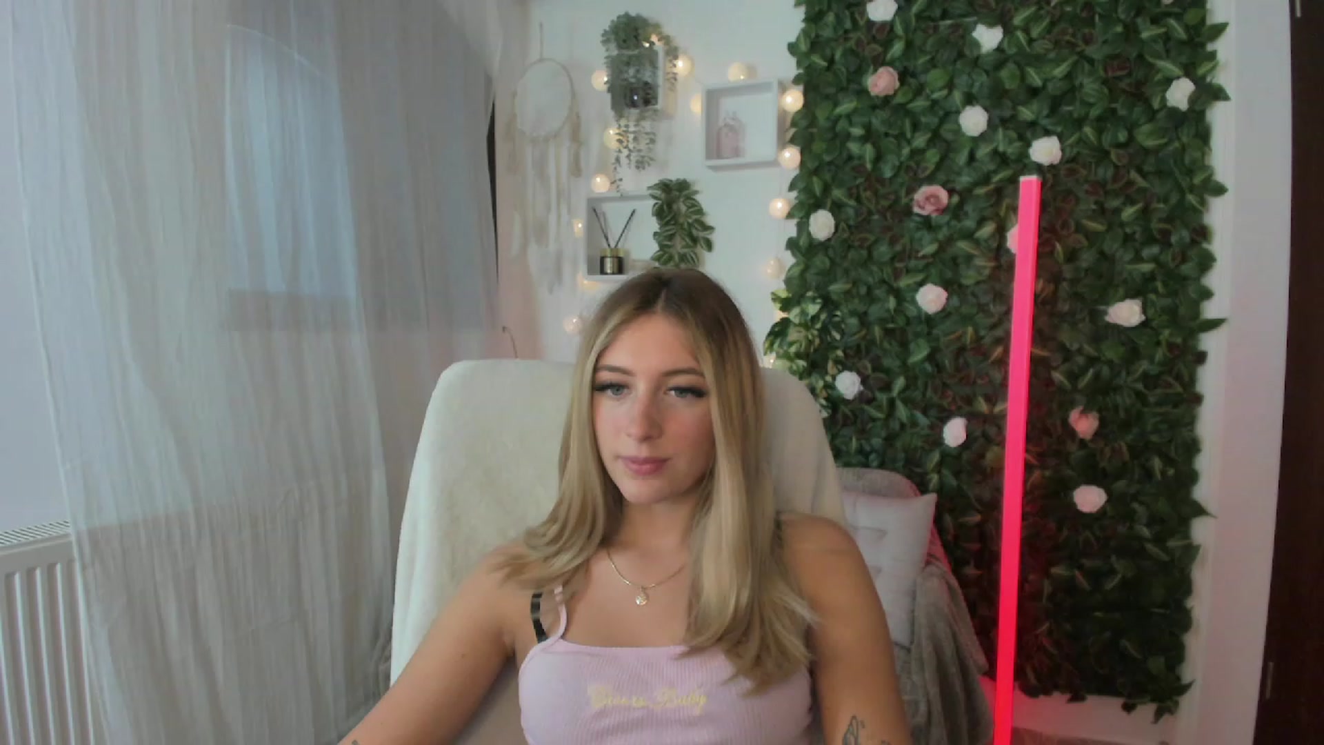 Gallery image thumbnail from Tina_Nappi18's myfreecams stream on, 08/06/2023, 15:17 image 8 of 20