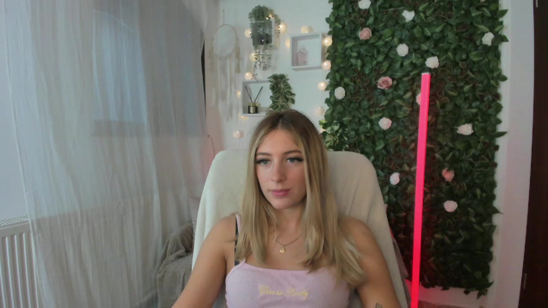 Gallery image thumbnail from Tina_Nappi18's myfreecams stream on, 08/06/2023, 15:17 image 6 of 20