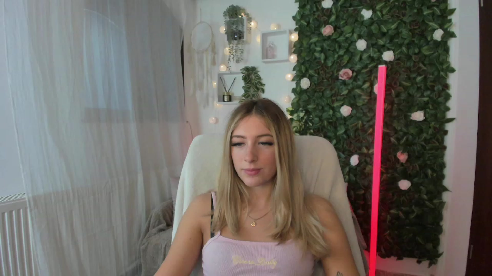 Gallery image thumbnail from Tina_Nappi18's myfreecams stream on, 08/06/2023, 15:17 image 5 of 20