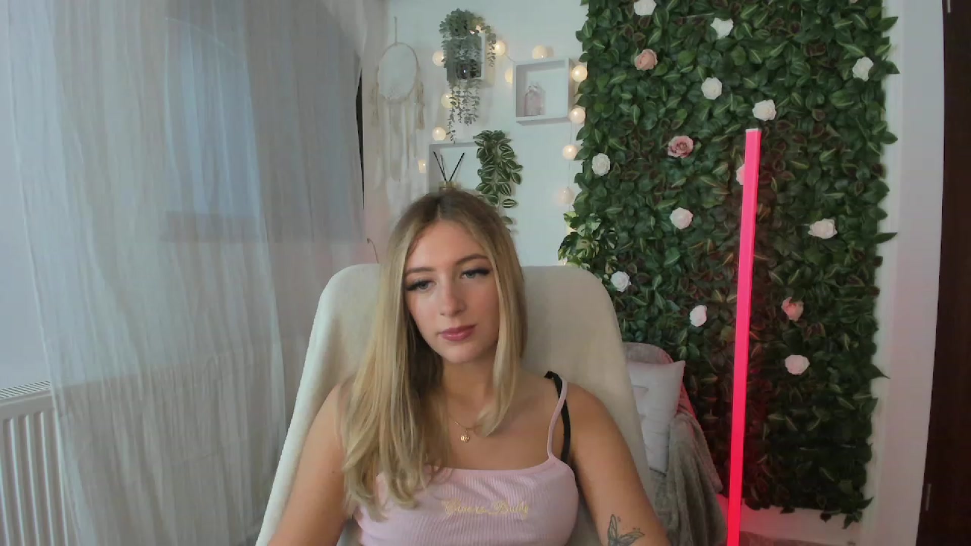Gallery image thumbnail from Tina_Nappi18's myfreecams stream on, 08/06/2023, 16:55 image 6 of 20