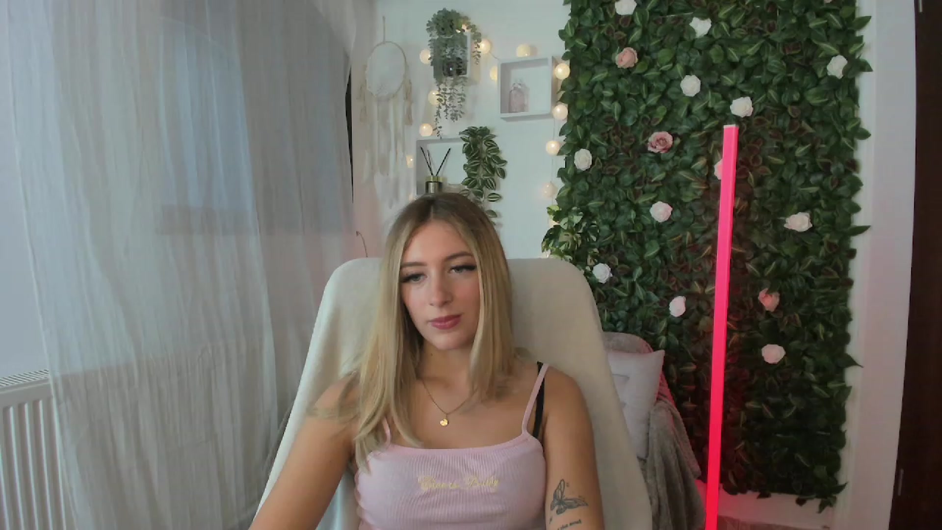 Gallery image thumbnail from Tina_Nappi18's myfreecams stream on, 08/06/2023, 16:55 image 19 of 20