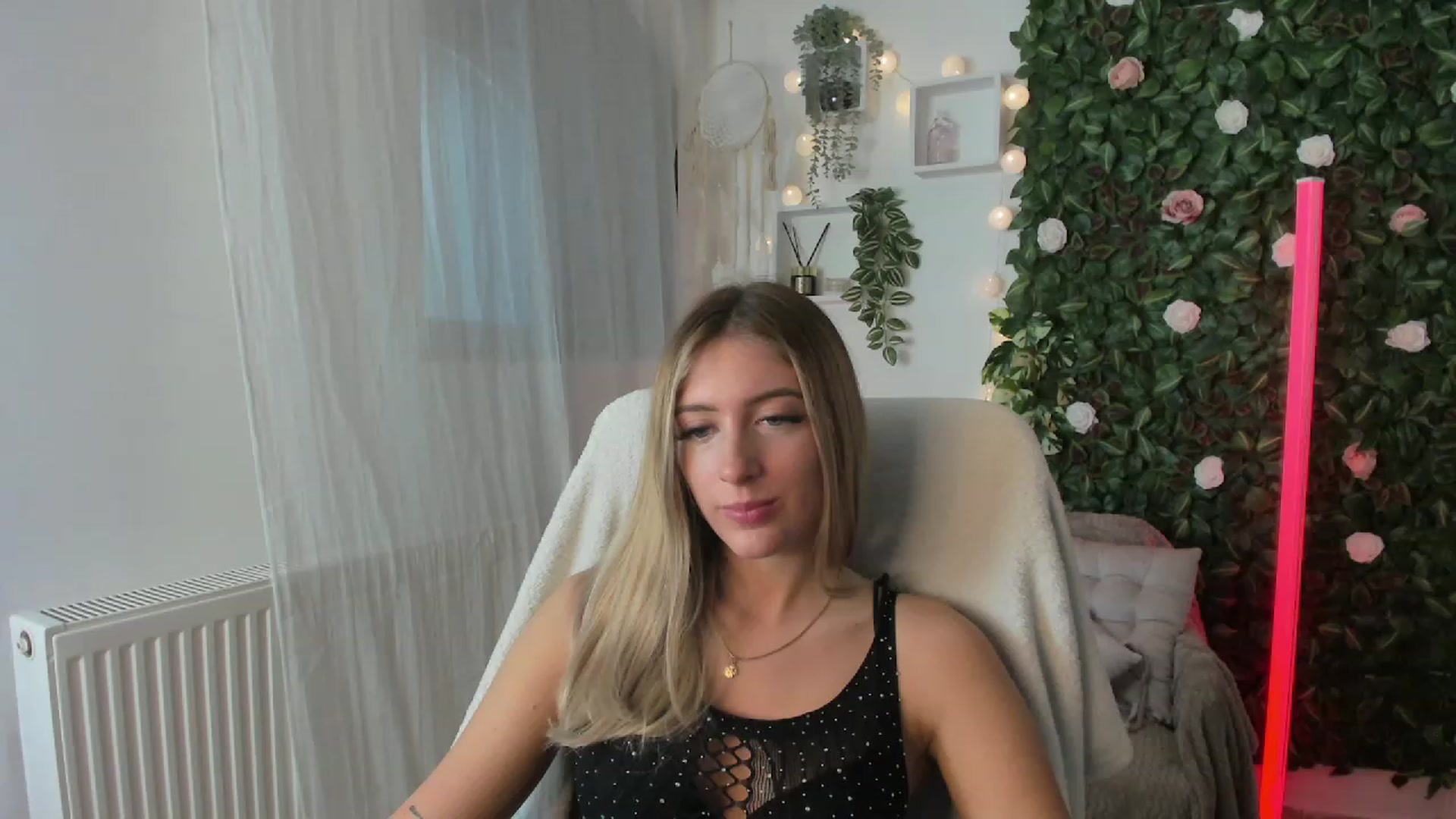 Gallery image thumbnail from Tina_Nappi18's myfreecams stream on, 08/11/2023, 14:33 image 4 of 20