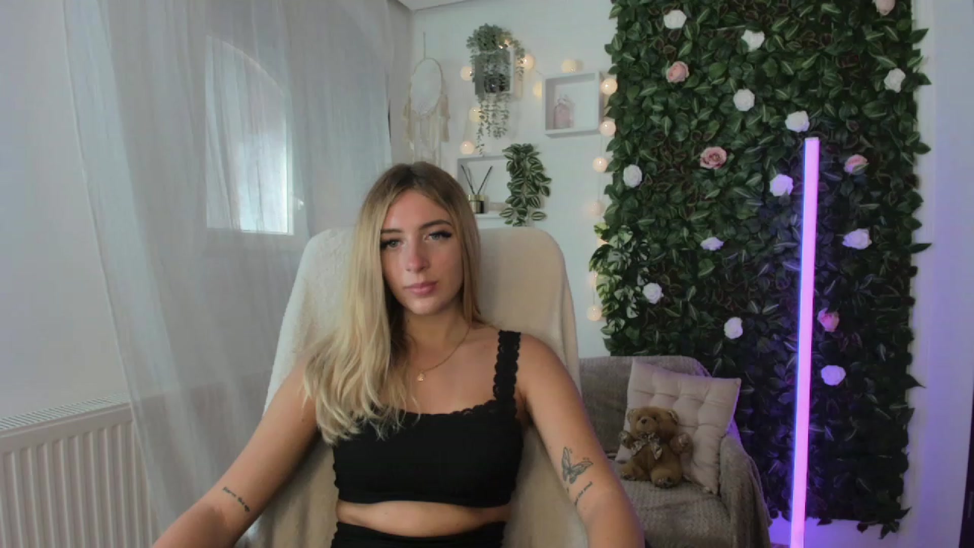Gallery image thumbnail from Tina_Nappi18's myfreecams stream on, 08/23/2023, 15:10 image 5 of 20