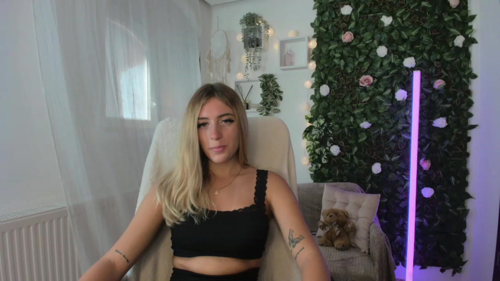 Gallery image thumbnail from Tina_Nappi18's myfreecams stream on, 08/23/2023, 15:10 image 8 of 20