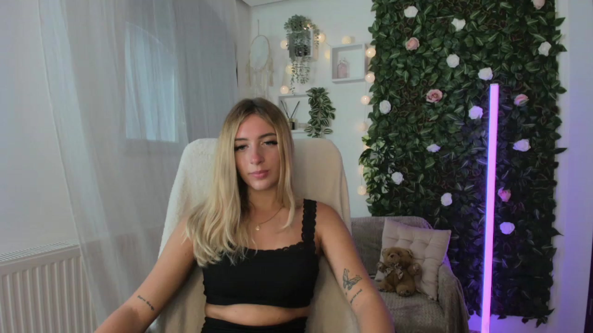 Gallery image thumbnail from Tina_Nappi18's myfreecams stream on, 08/23/2023, 15:10 image 2 of 20