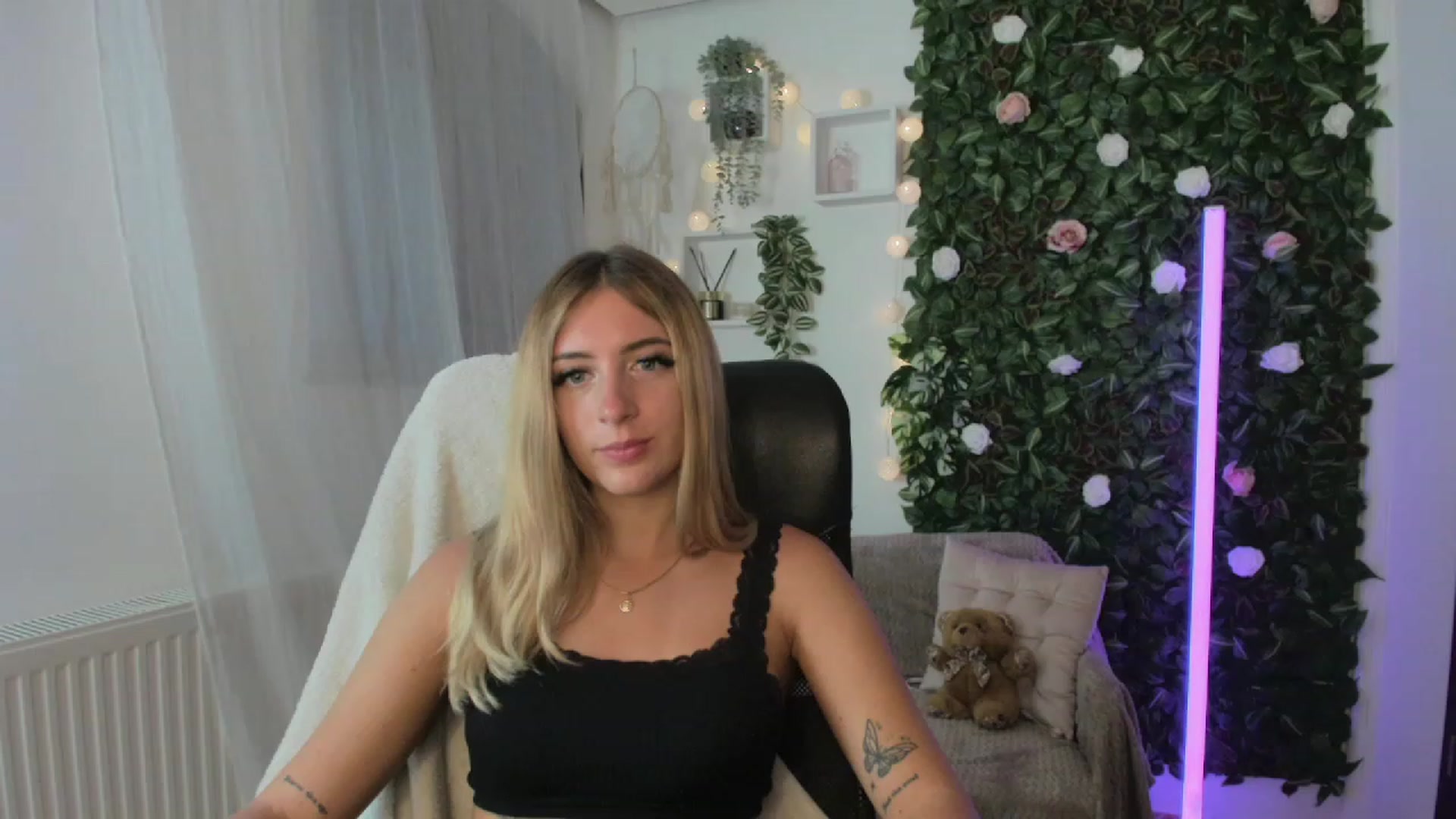 Gallery image thumbnail from Tina_Nappi18's myfreecams stream on, 08/23/2023, 17:50 image 2 of 20