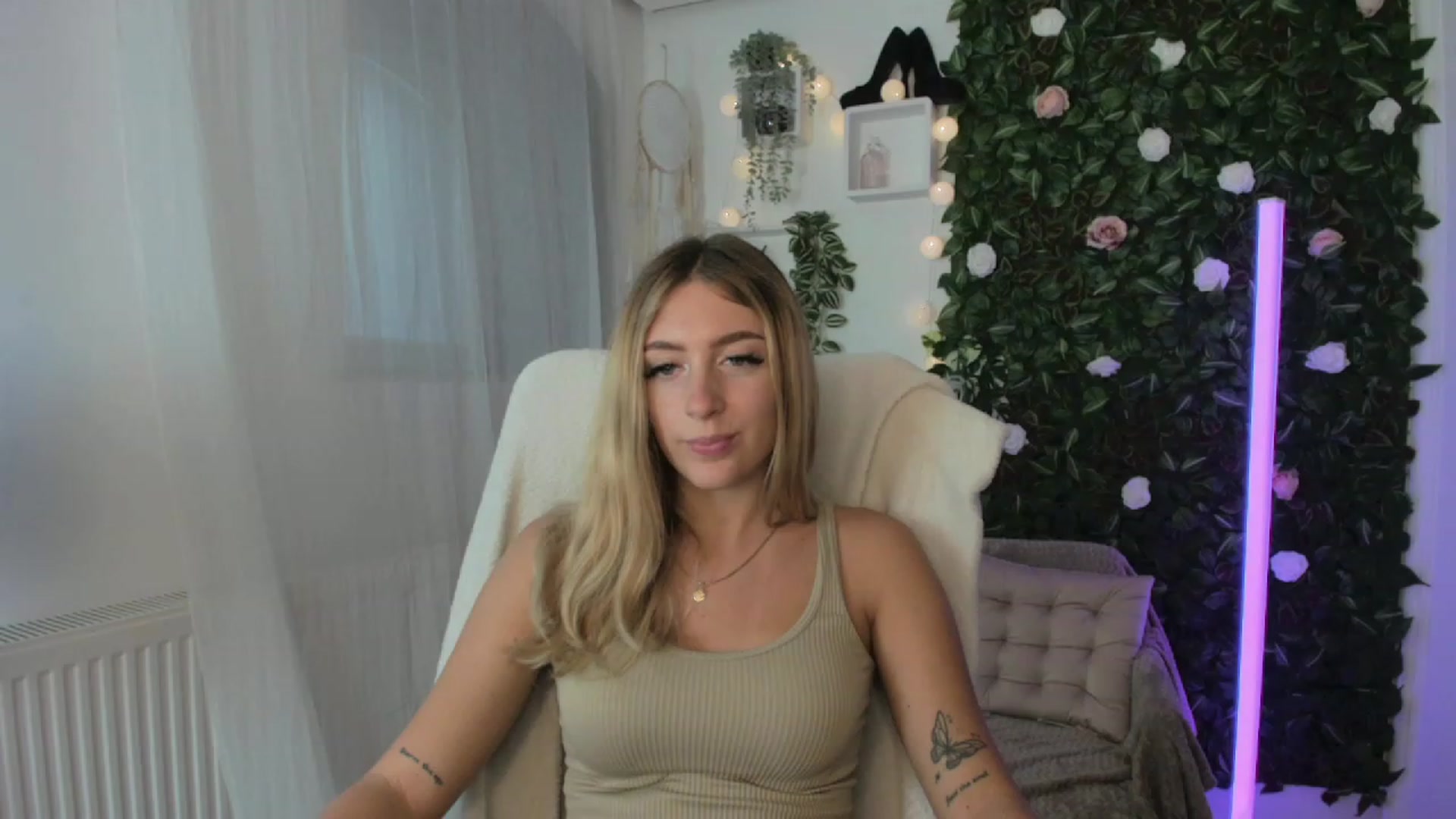 Gallery image thumbnail from Tina_Nappi18's myfreecams stream on, 08/25/2023, 15:31 image 20 of 20