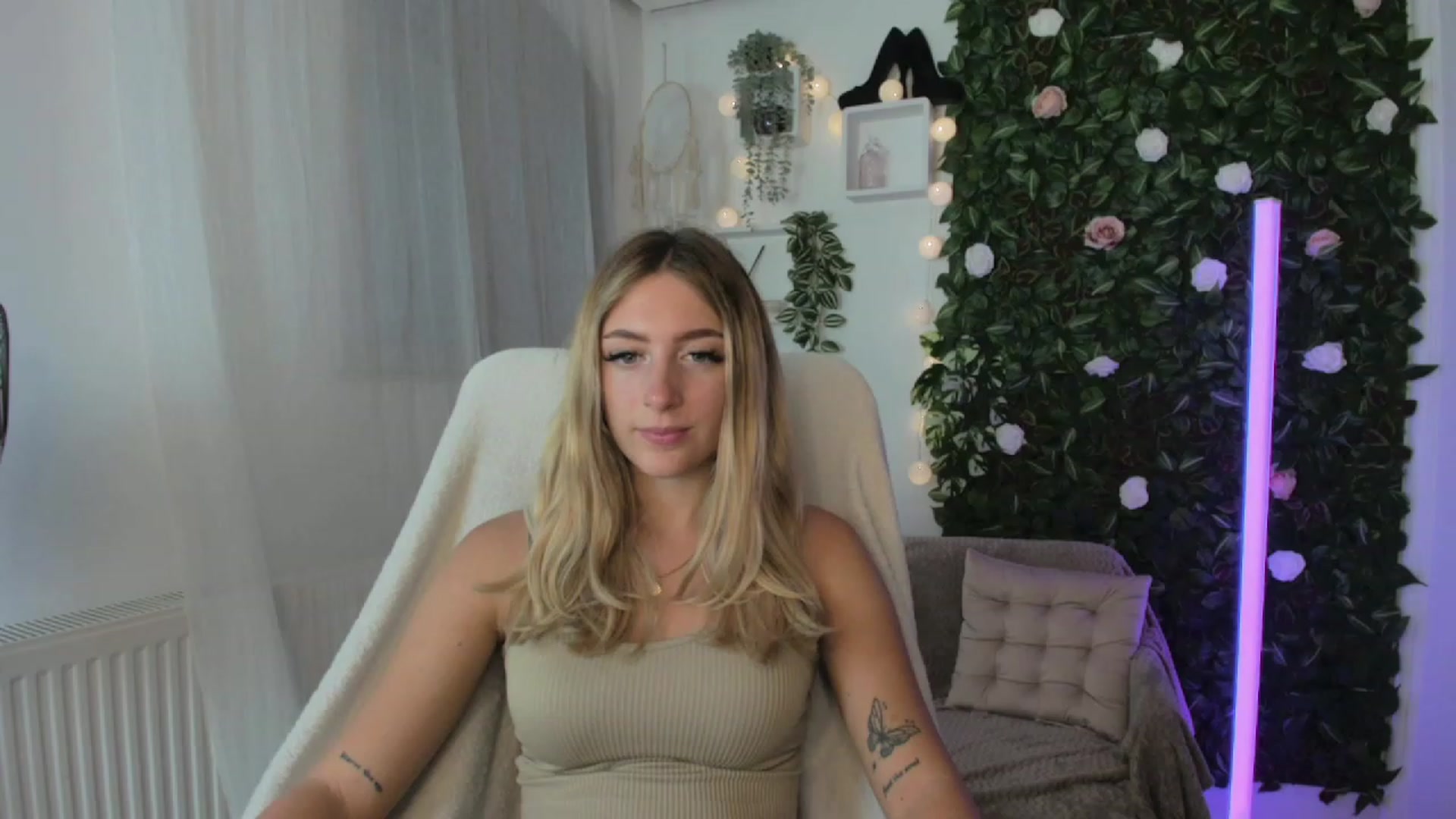 Gallery image thumbnail from Tina_Nappi18's myfreecams stream on, 08/25/2023, 18:04 image 1 of 20