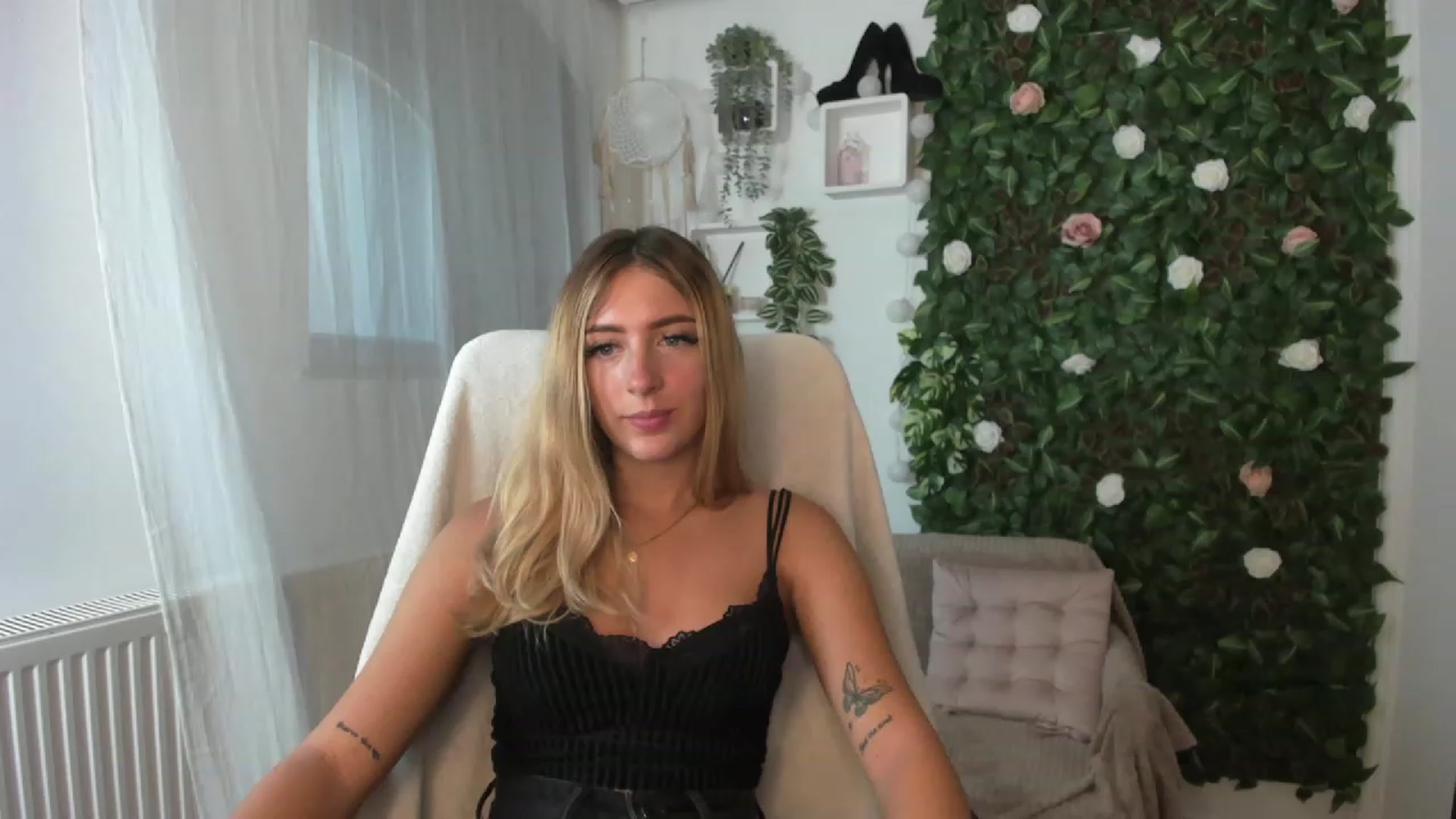 Gallery image thumbnail from Tina_Nappi18's myfreecams stream on, 08/26/2023, 14:23 image 18 of 20