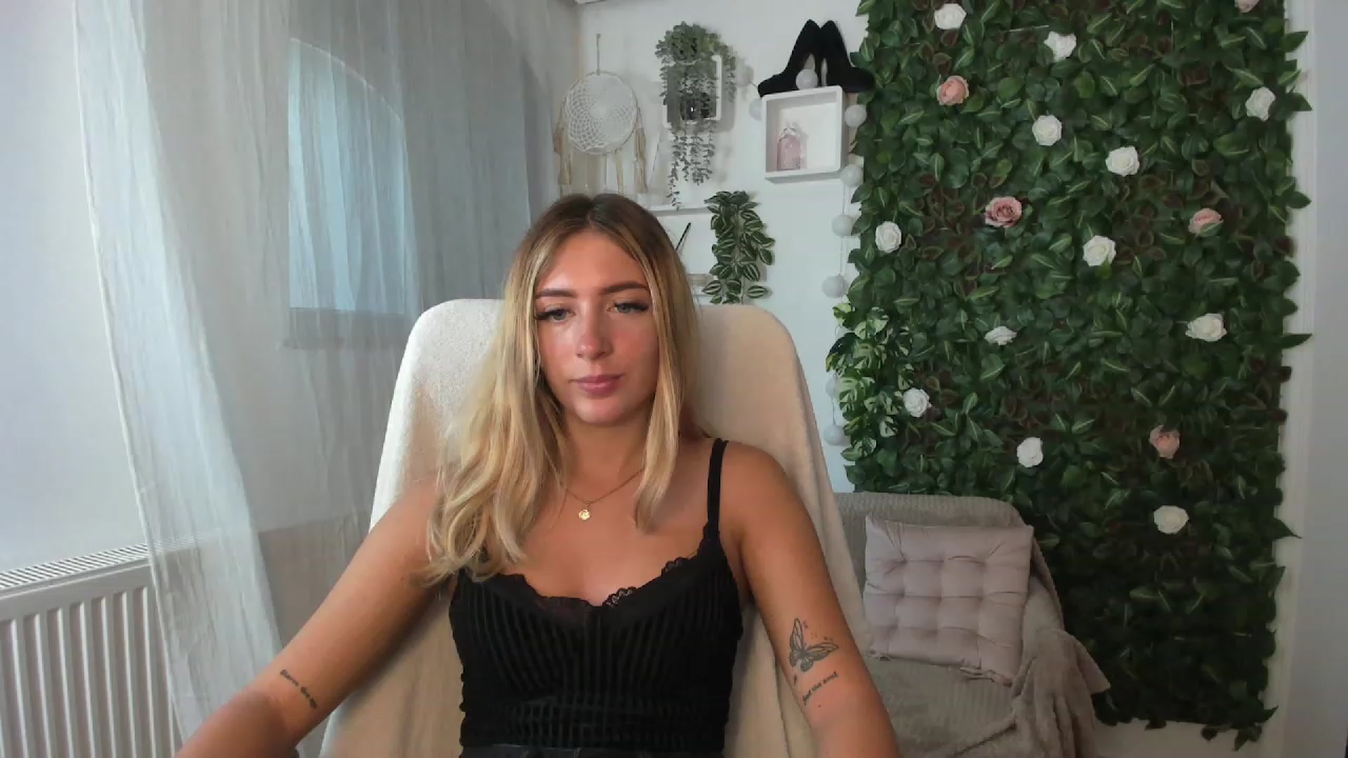 Gallery image thumbnail from Tina_Nappi18's myfreecams stream on, 08/26/2023, 14:23 image 2 of 20
