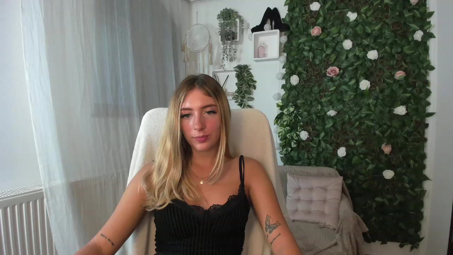 Gallery image thumbnail from Tina_Nappi18's myfreecams stream on, 08/26/2023, 16:47 image 18 of 20