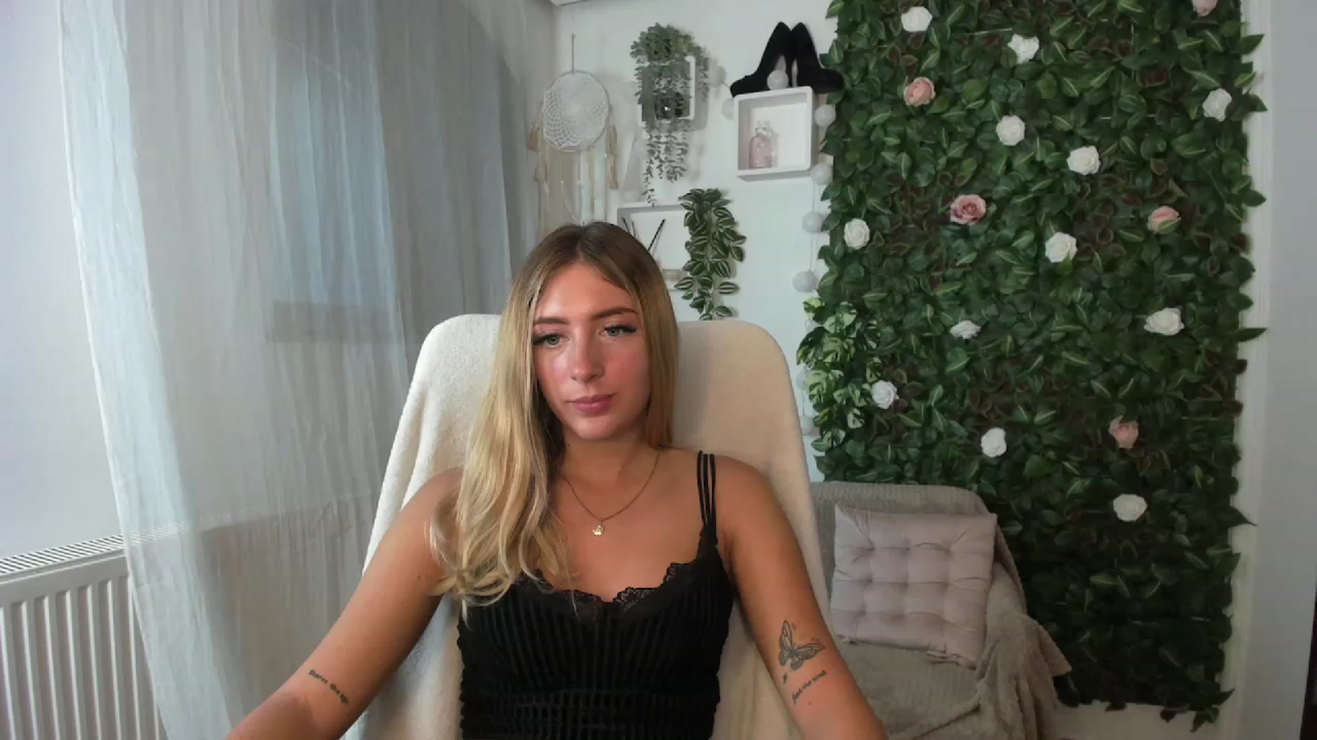 Gallery image thumbnail from Tina_Nappi18's myfreecams stream on, 08/26/2023, 16:47 image 6 of 20