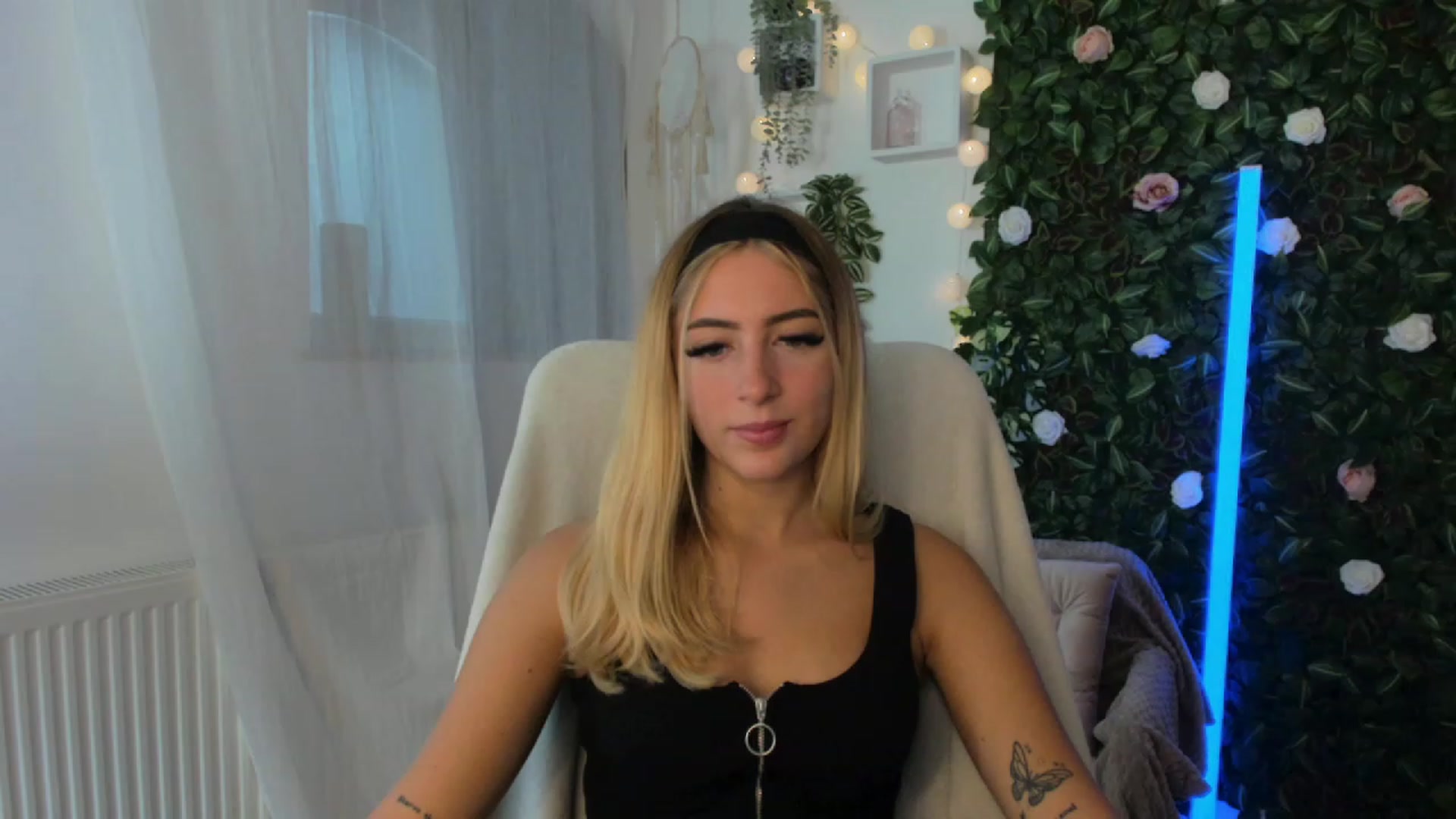 Gallery image thumbnail from Tina_Nappi18's myfreecams stream on, 09/10/2023, 13:38 image 18 of 20