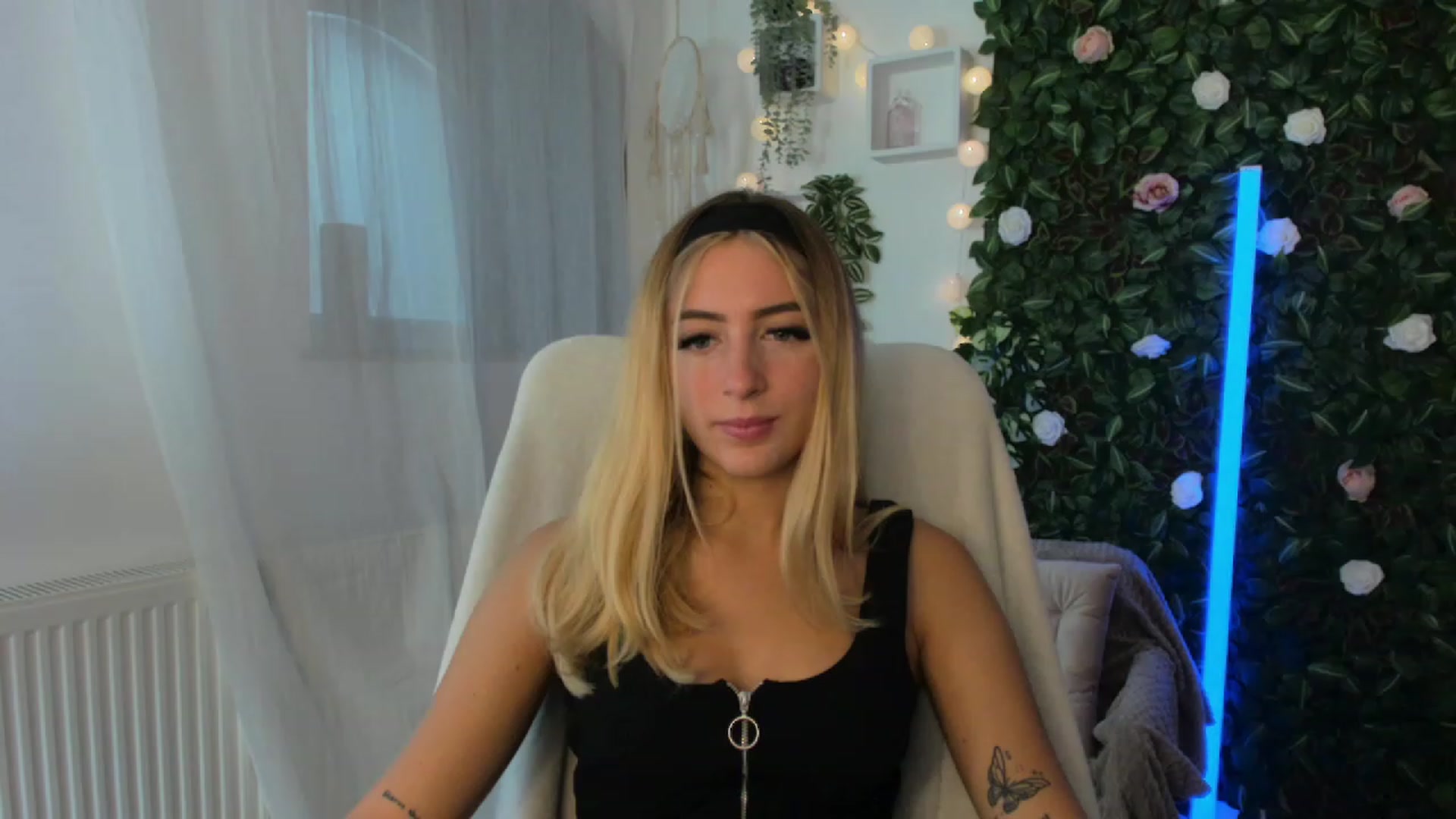 Gallery image thumbnail from Tina_Nappi18's myfreecams stream on, 09/10/2023, 13:38 image 4 of 20