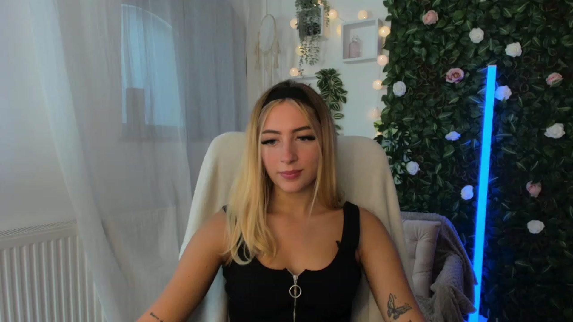 Gallery image thumbnail from Tina_Nappi18's myfreecams stream on, 09/10/2023, 14:32 image 9 of 20