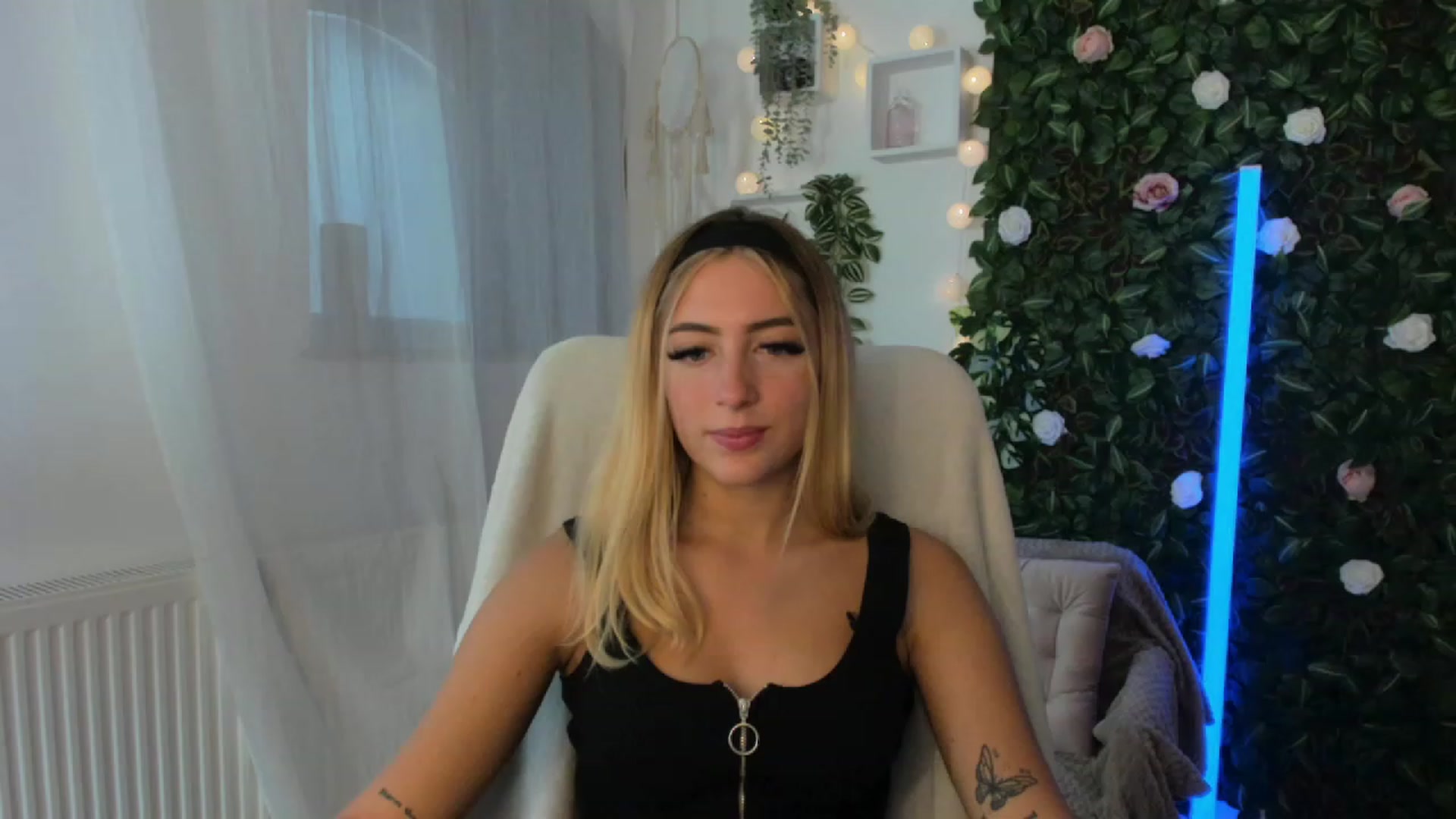Gallery image thumbnail from Tina_Nappi18's myfreecams stream on, 09/10/2023, 14:32 image 12 of 20