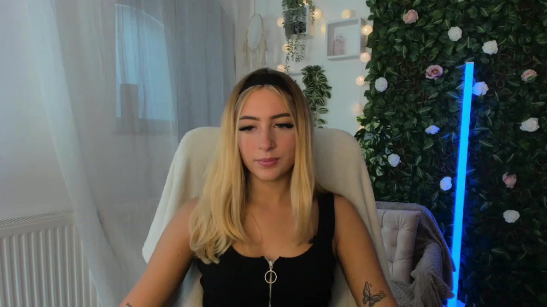 Gallery image thumbnail from Tina_Nappi18's myfreecams stream on, 09/10/2023, 14:32 image 2 of 20