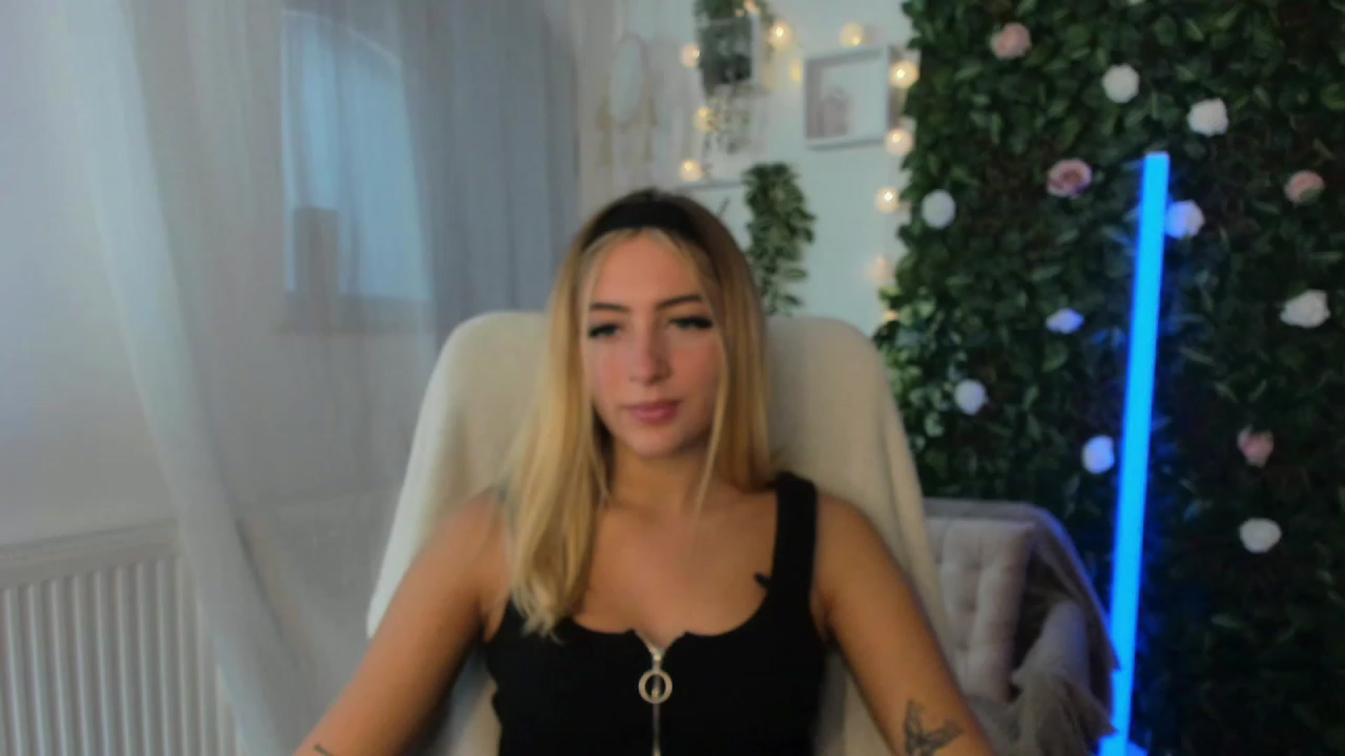 Gallery image thumbnail from Tina_Nappi18's myfreecams stream on, 09/10/2023, 14:32 image 19 of 20