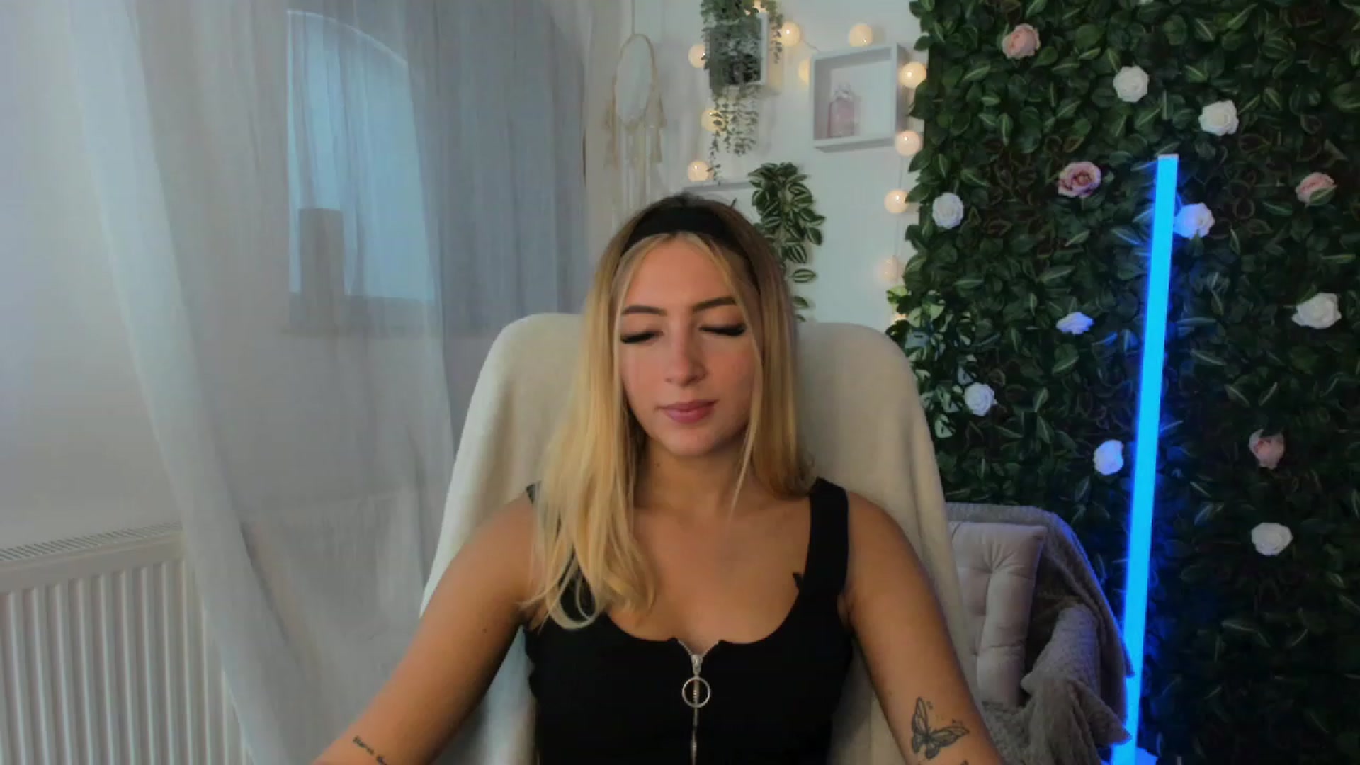 Gallery image thumbnail from Tina_Nappi18's myfreecams stream on, 09/10/2023, 14:32 image 10 of 20