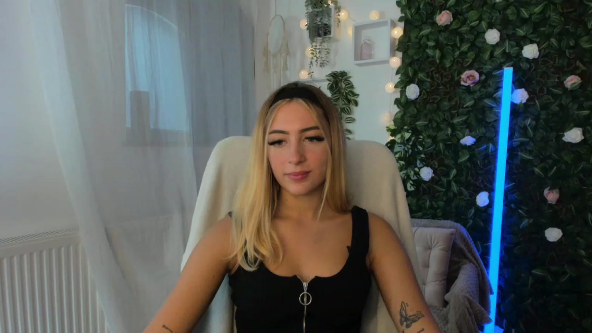 Gallery image thumbnail from Tina_Nappi18's myfreecams stream on, 09/10/2023, 14:32 image 7 of 20